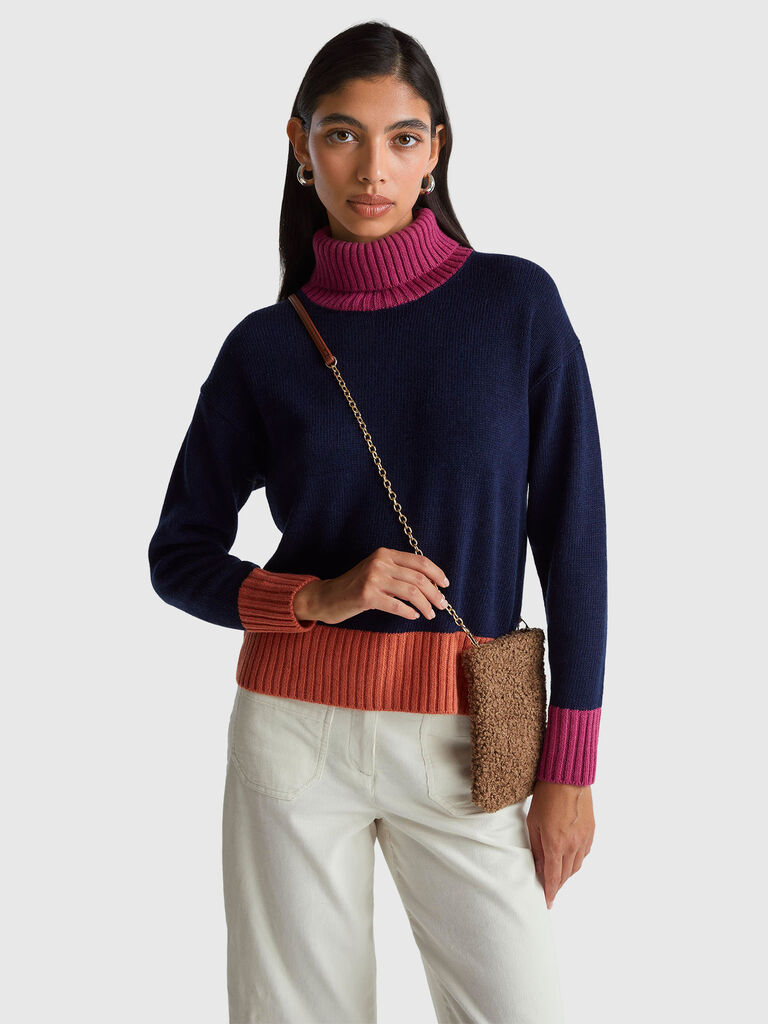 Color block turtleneck
