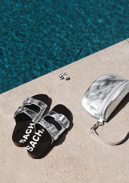 Zilveren metallic sandalen met gespen