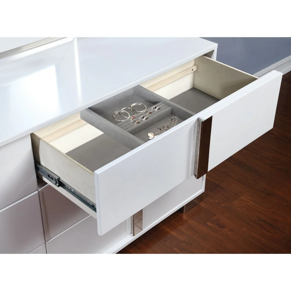 Traynor Contemporary White 5-piece Bedroom Set