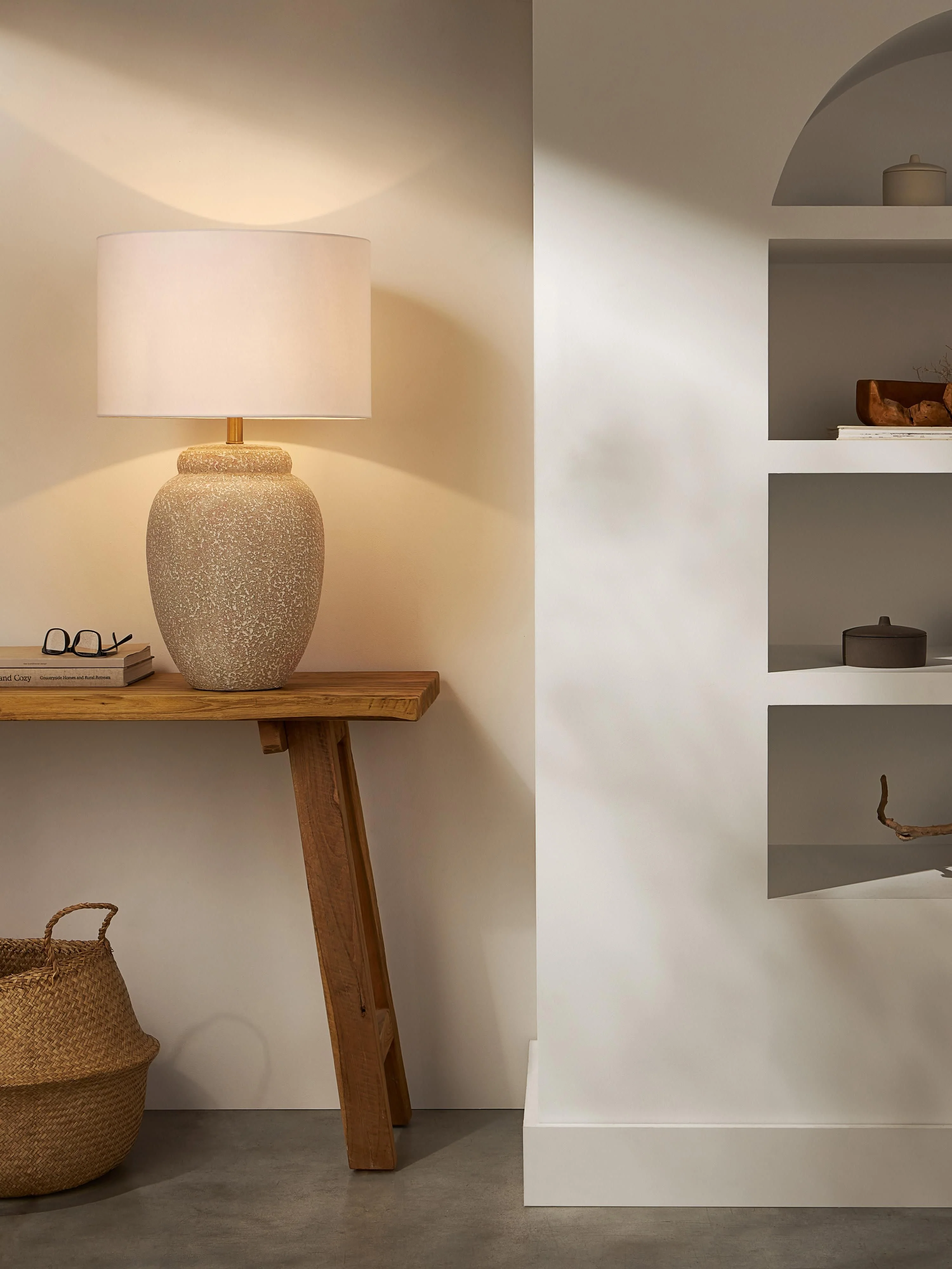 Große Tischlampe Bodhi mit Keramikfuß