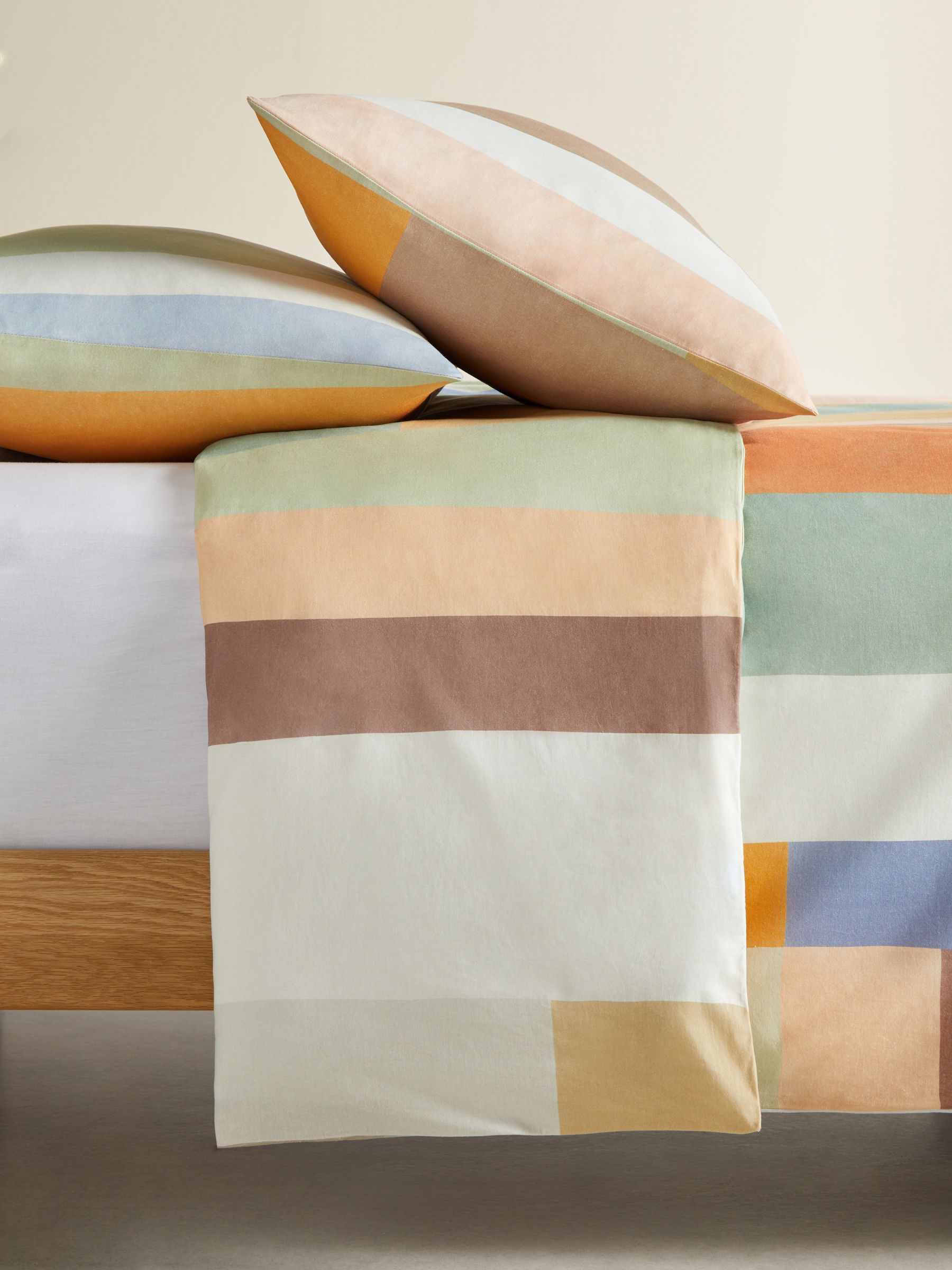 Alonzo 180 Thread Count Duvet Cover and Pillowcase Set in Multi