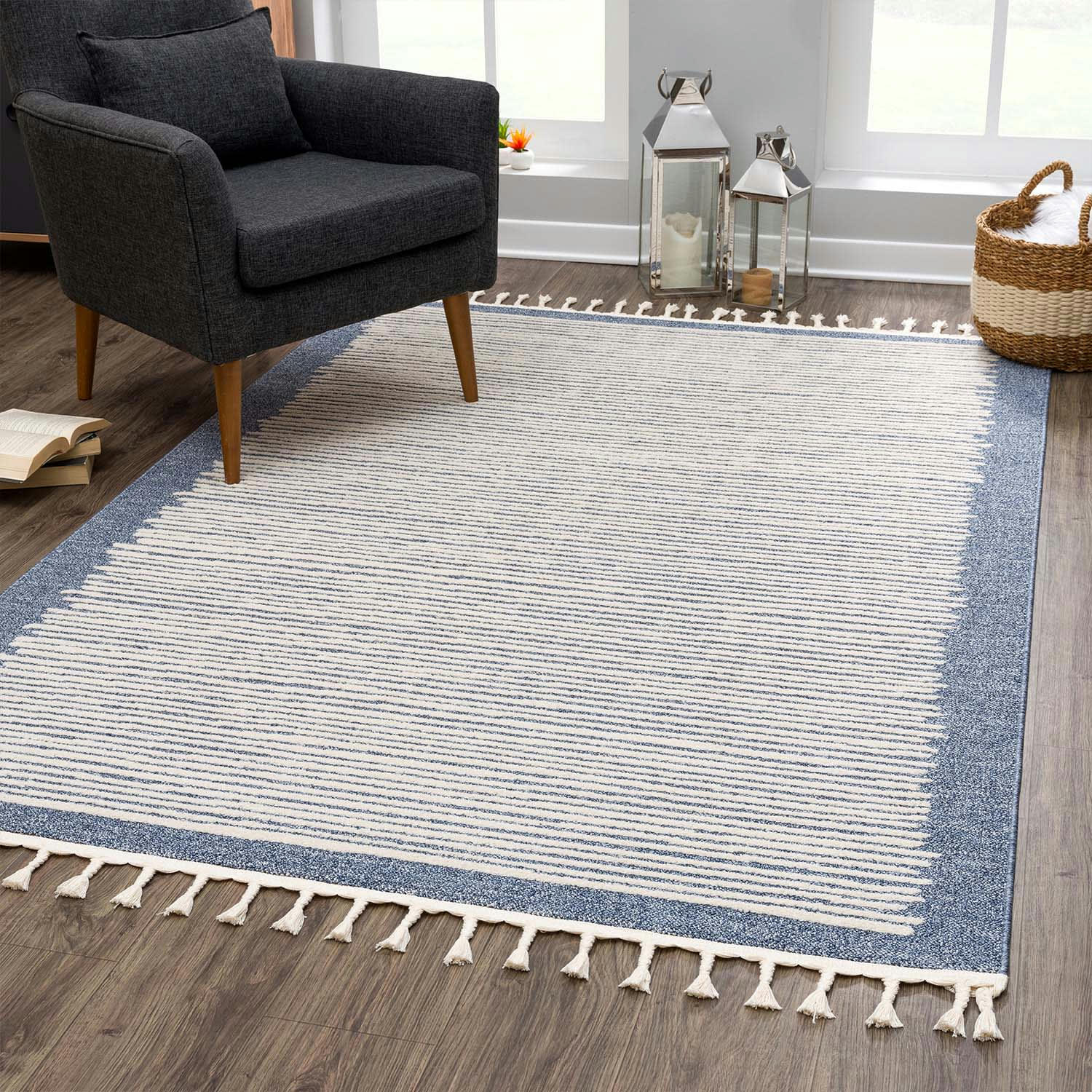 FLÄT - Tapis scandinave à franges tressées bleu et crème 140x200cm