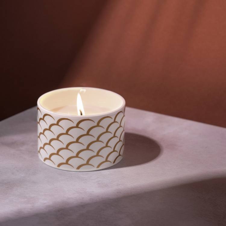 Fired Earth Sinhglewick Candle - White Tea & Pomegranate