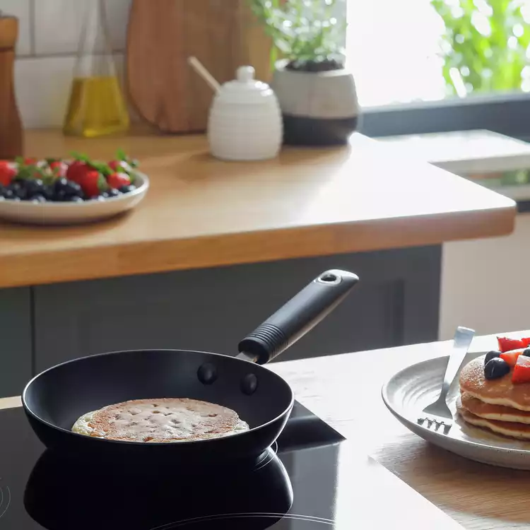 Habitat 20cm Non Stick Aluminium Frying Pan