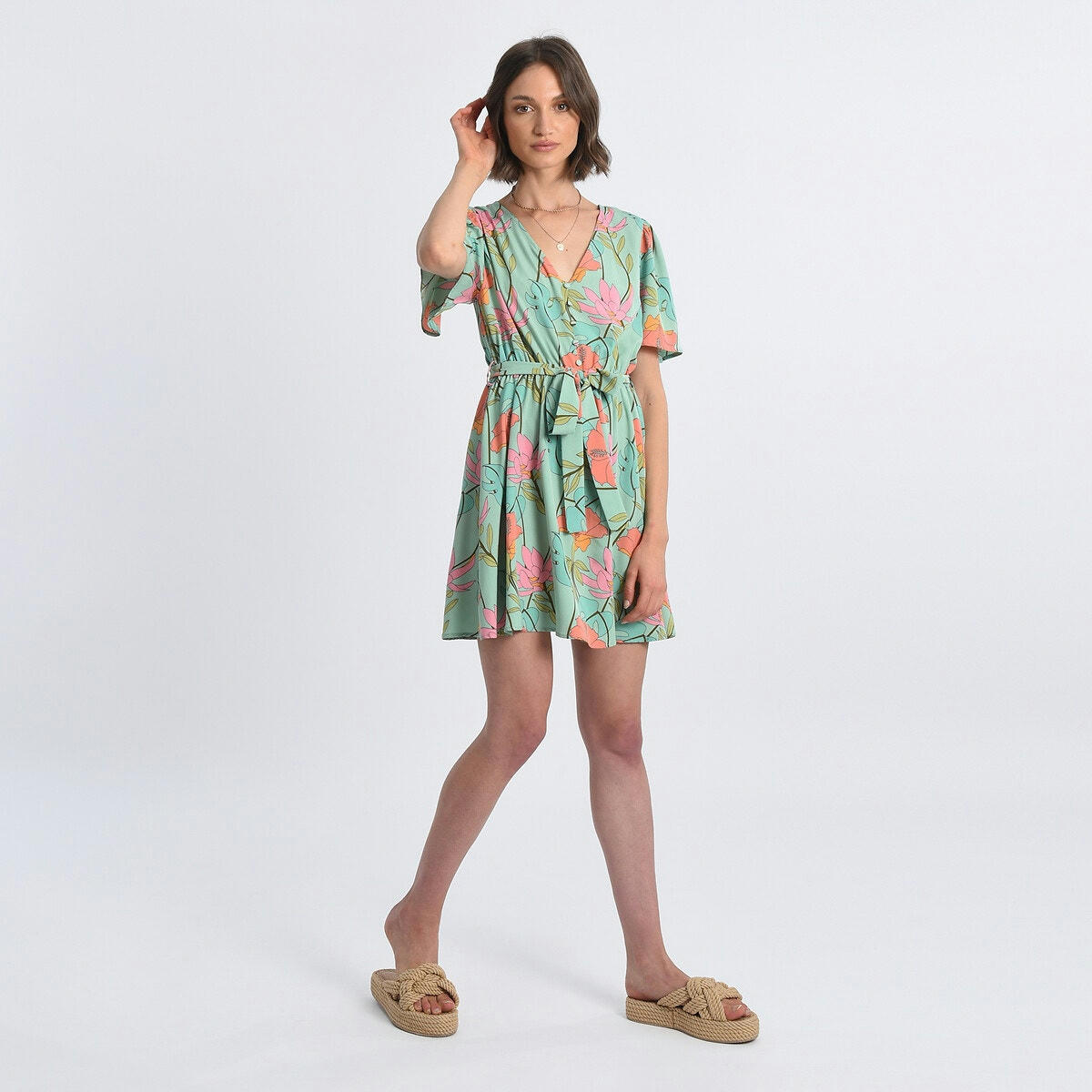 Robe courte imprimé floral avec ceinture