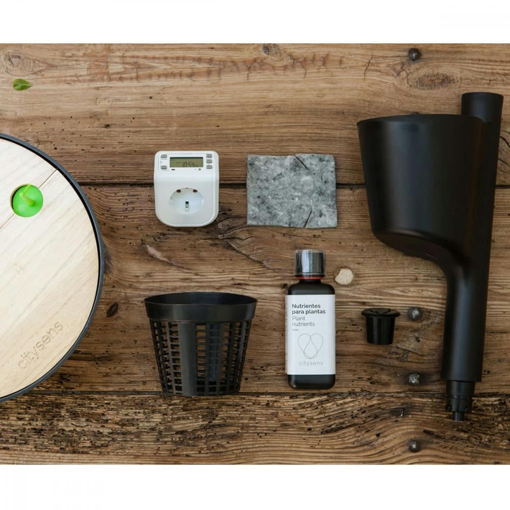 - Jardin d'intérieur avec 4 plantes décoratives et arrosage auto noir