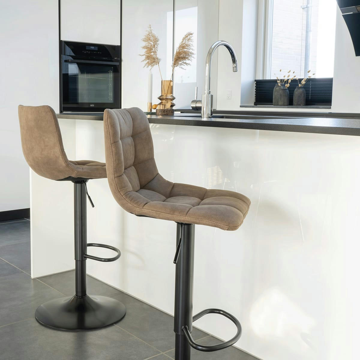 WESTERN - Tabouret de bar en tissu avec pieds noirs taupe