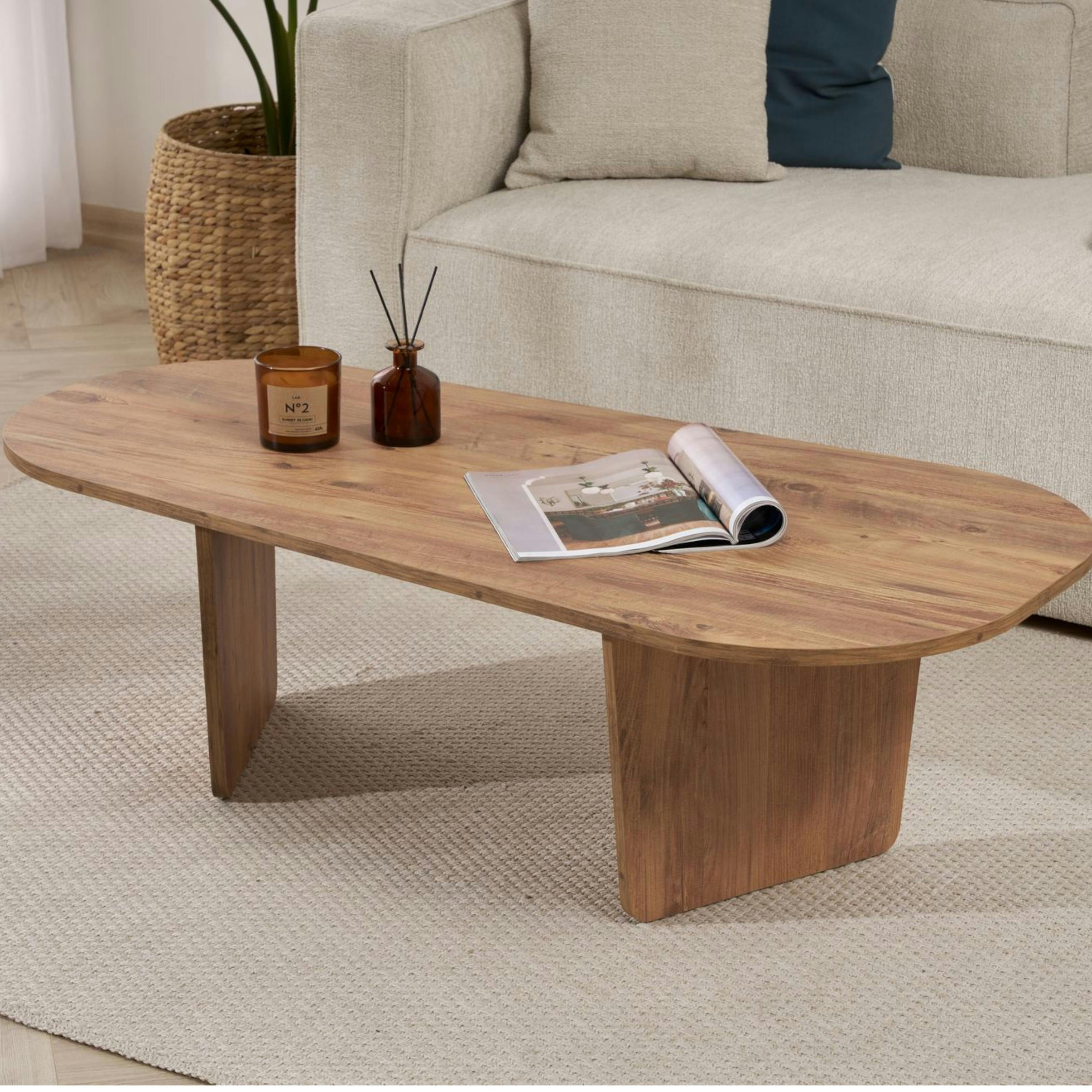 Table basse design organique effet pin, pieds obliques MARFA