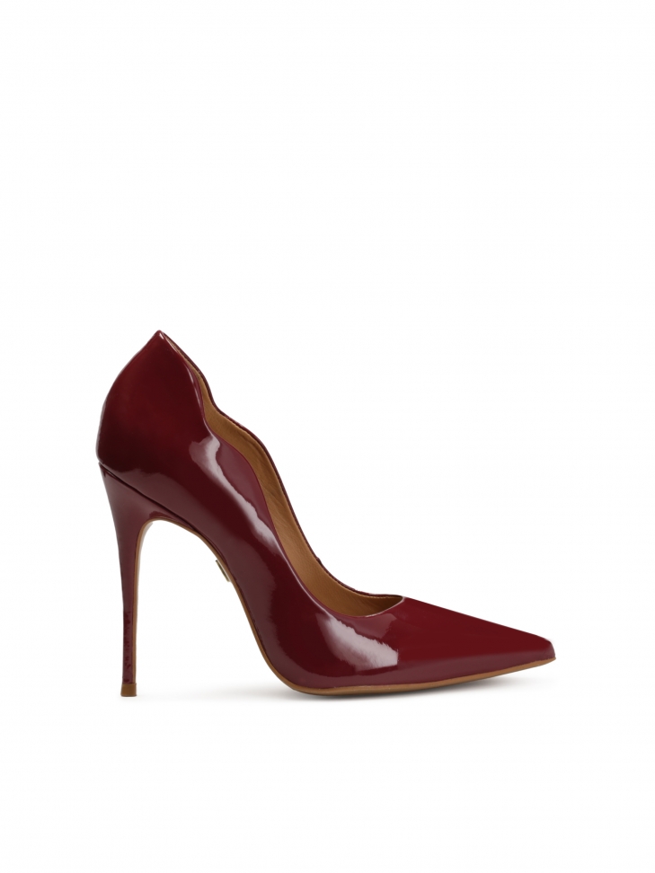 Maroon pumps with ruffled edge upper