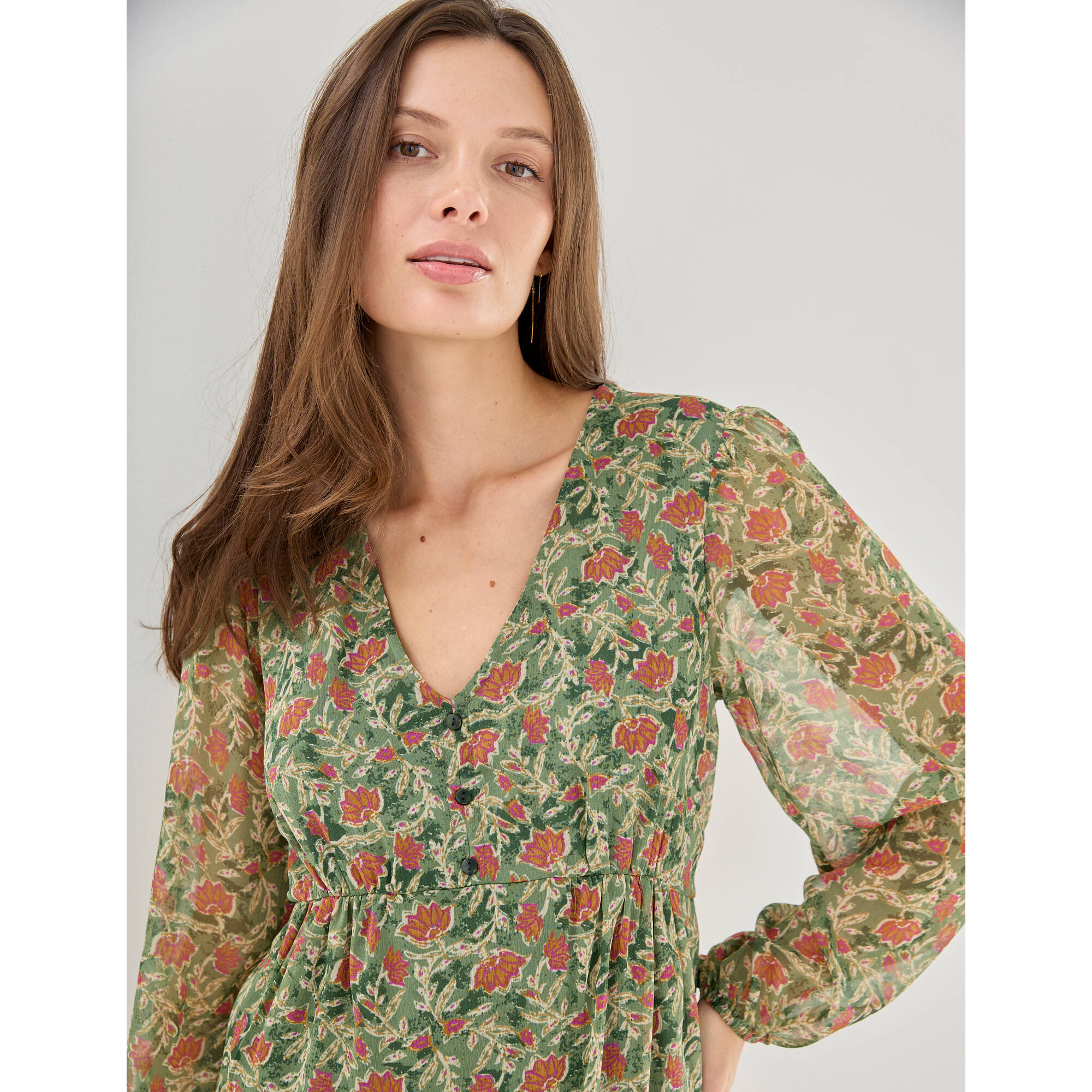 Robe courte, en voile imprimé
