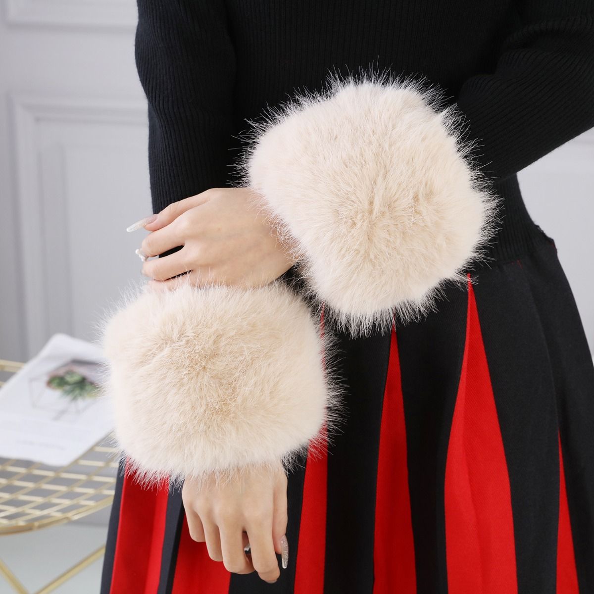 PEACH ACCESSORIES Elegant Plain Faux Fur Wrist Cuffs