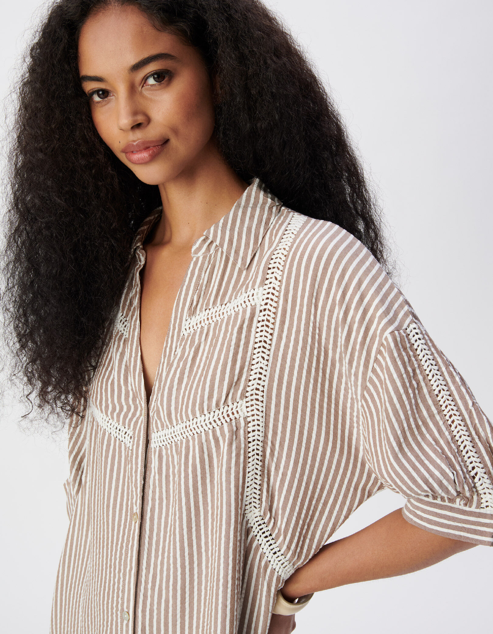 Robe chemise marron motif rayures galons dentelle Femme