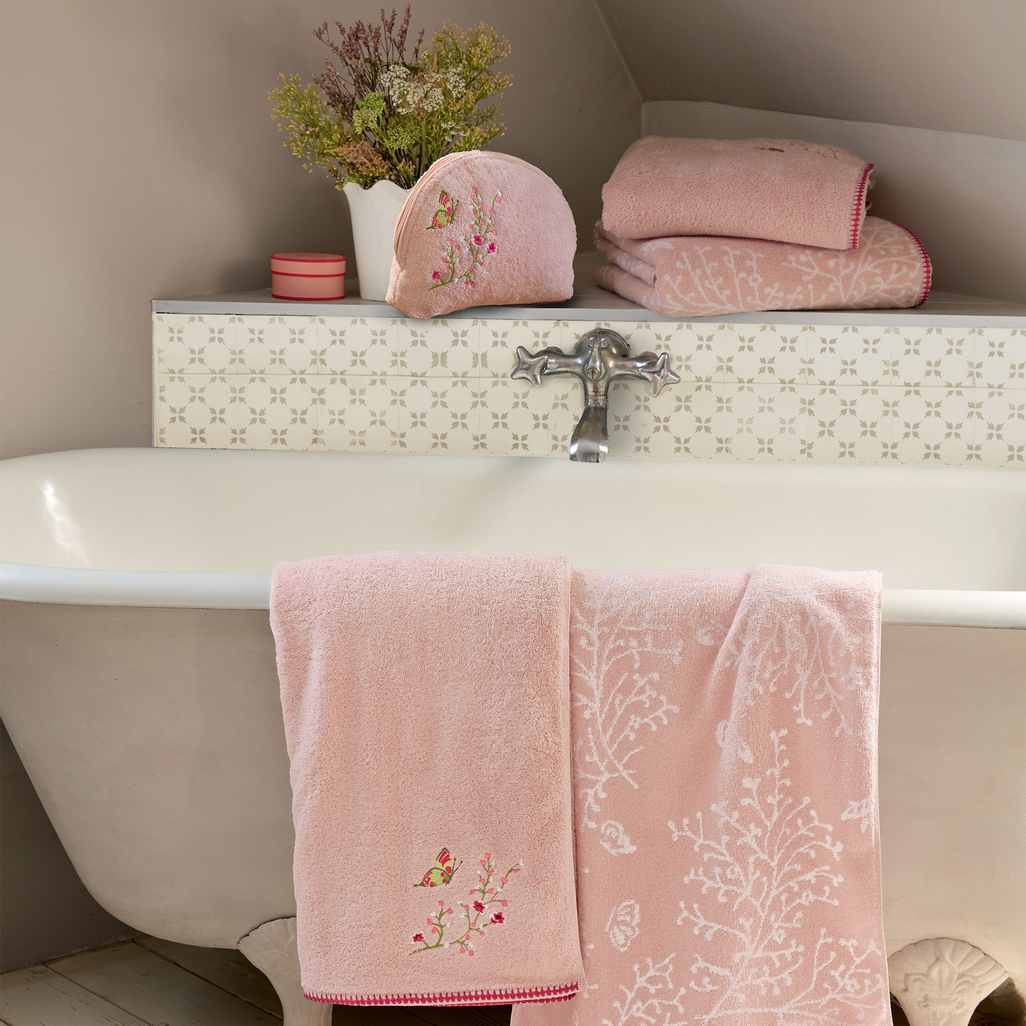 Trousse brodéeValse des papillons