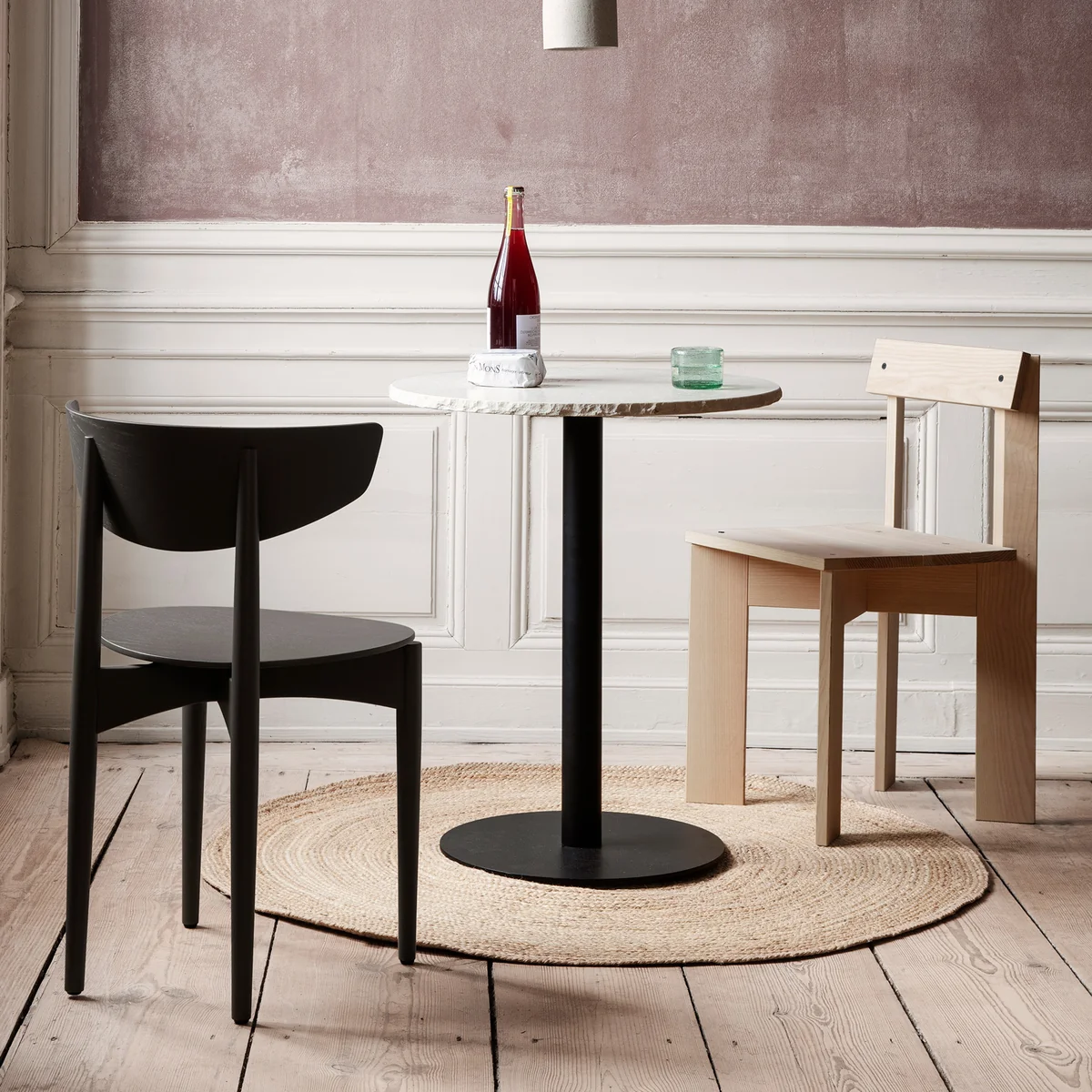 Ferm Living - Mineral Bistrotisch Marmor Ø 60 cm, weiß / schwarz