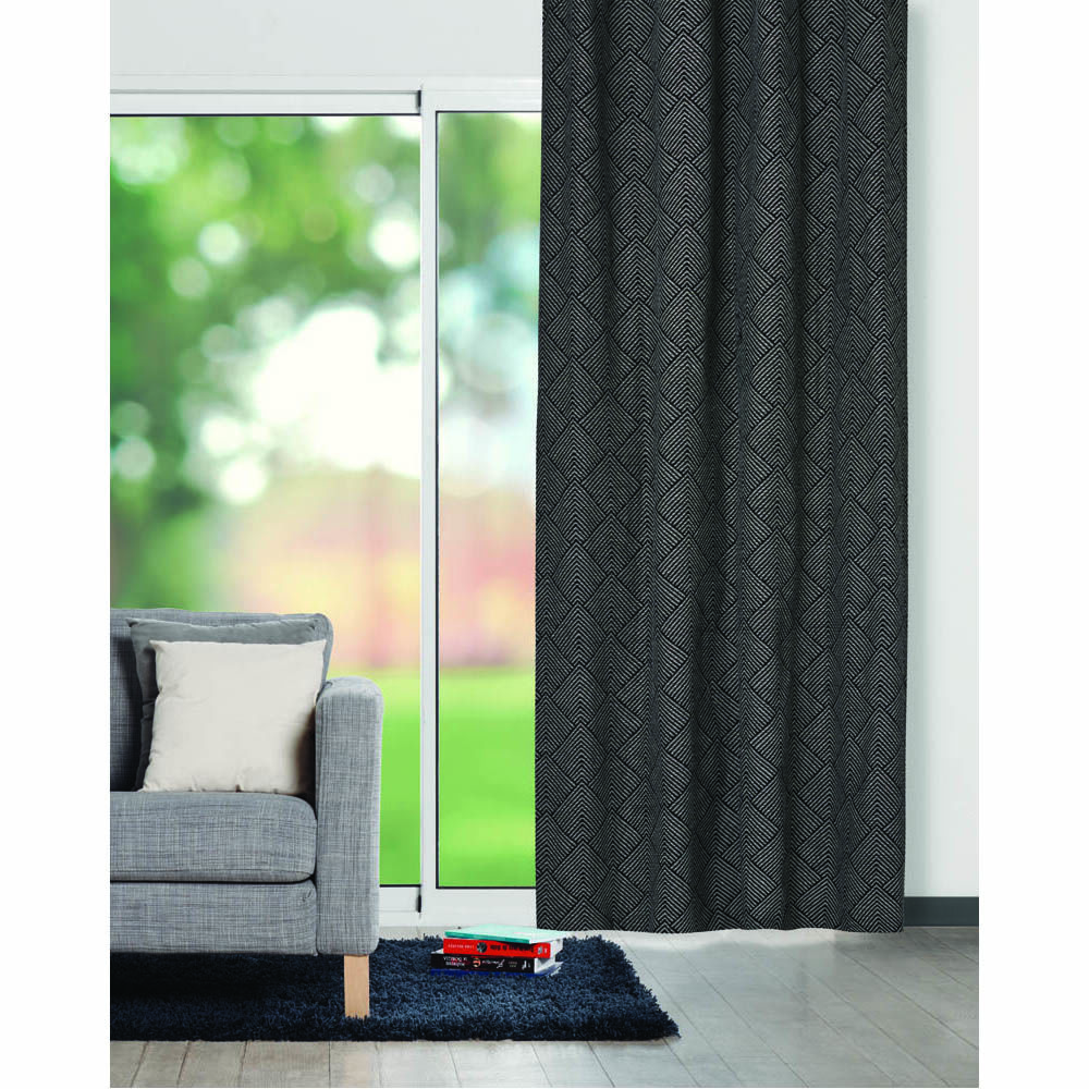 Rideau à oeillets jacquard motif géométrique noir et blanc