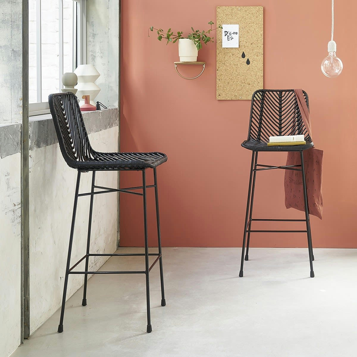 BOHEMA - 2 tabourets de bar en rotin et métal