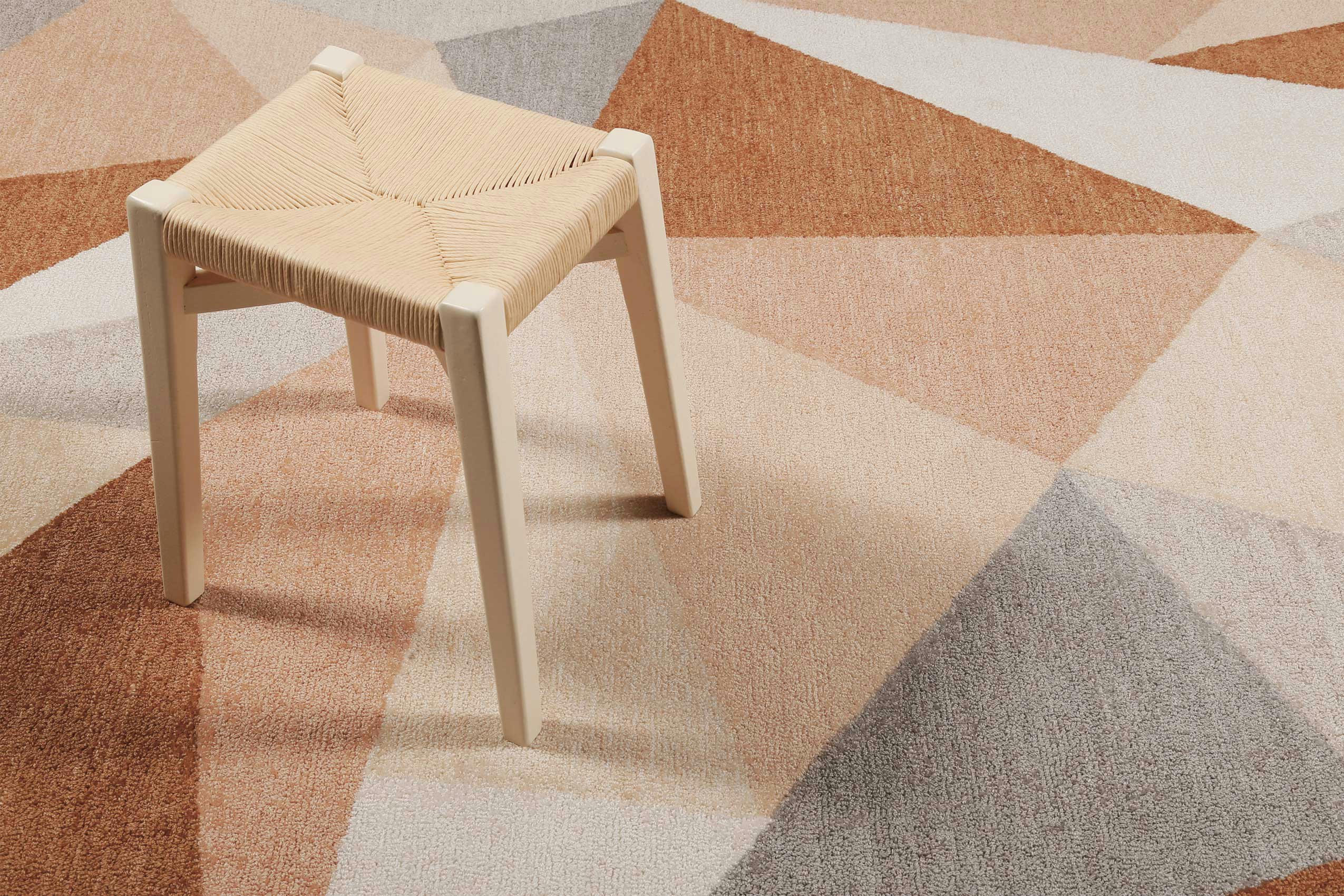 NEXT TIME - Tapis graphique à poil ras tons de brique, saumon et gris  110x170