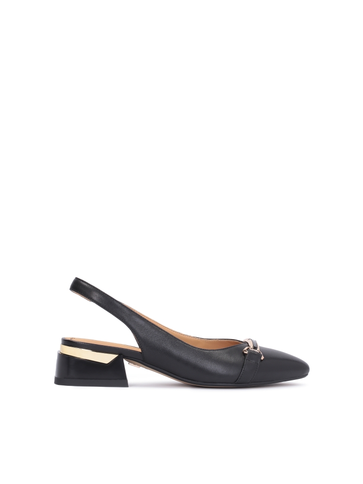 Elegant black pumps with a decoration on the front
