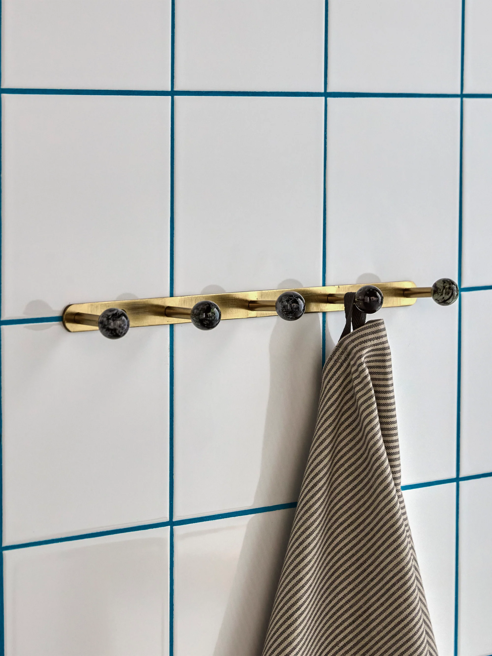 Handgefertigte Metall-Wandgarderobe Ball