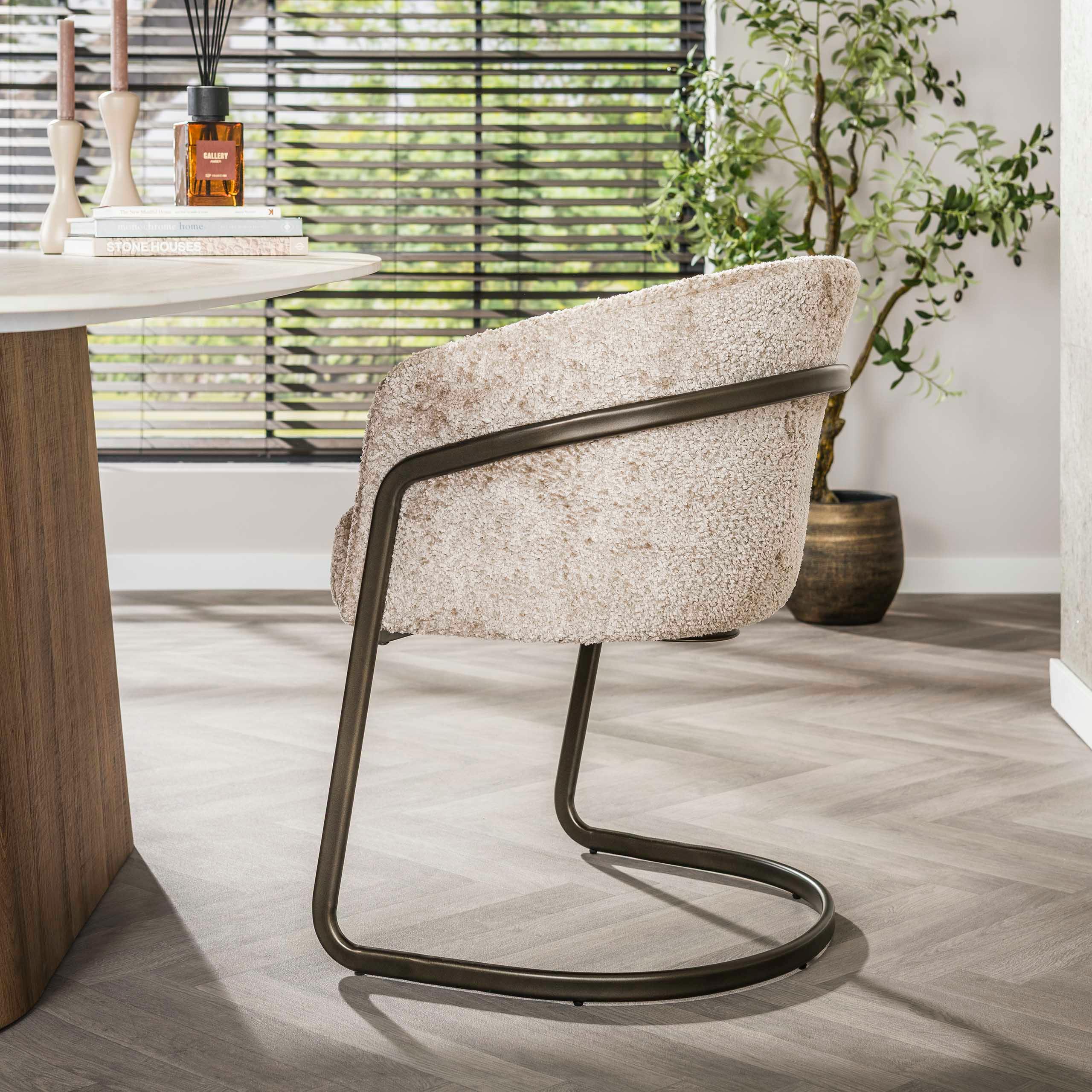 Fauteuil de table beige bouclette pied luge bronze (lot de 2) ASCOLI