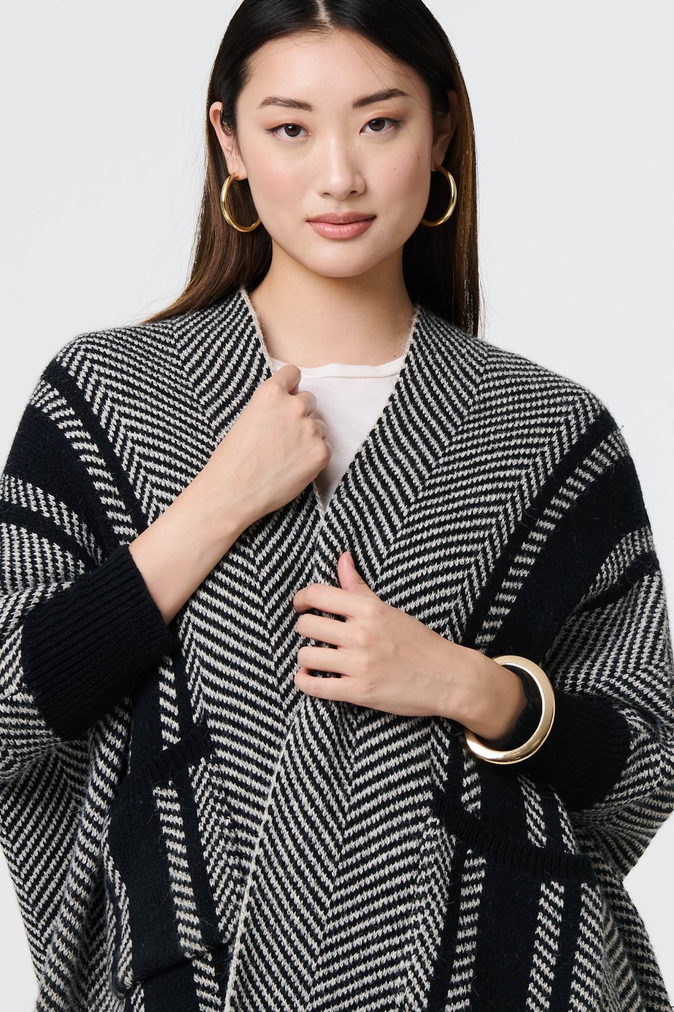 Izabel London Chevron Print Tassel Fringe Open Cardigan