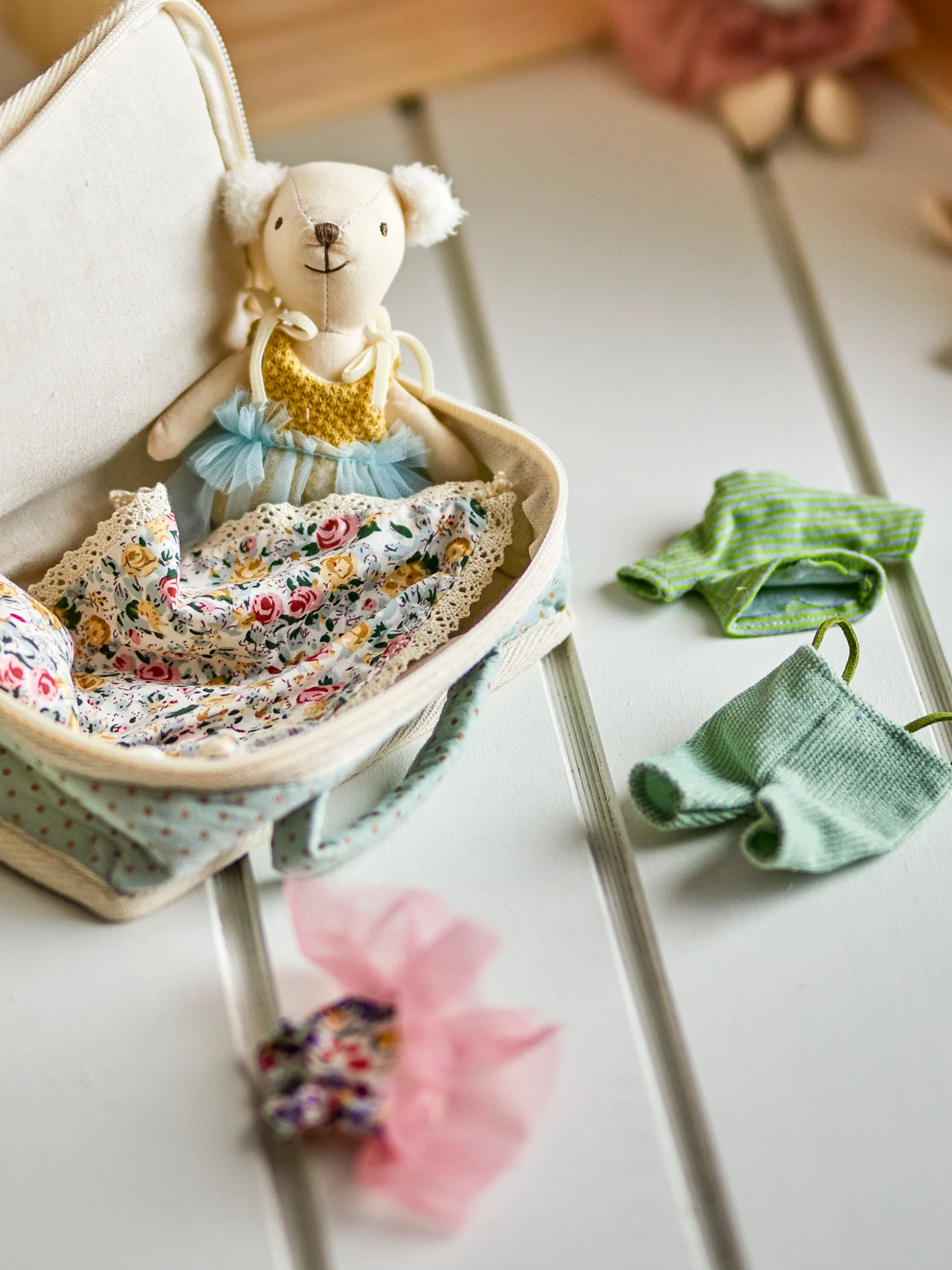 Puppe Lara mit Tasche und Zubehör, 6er-Set