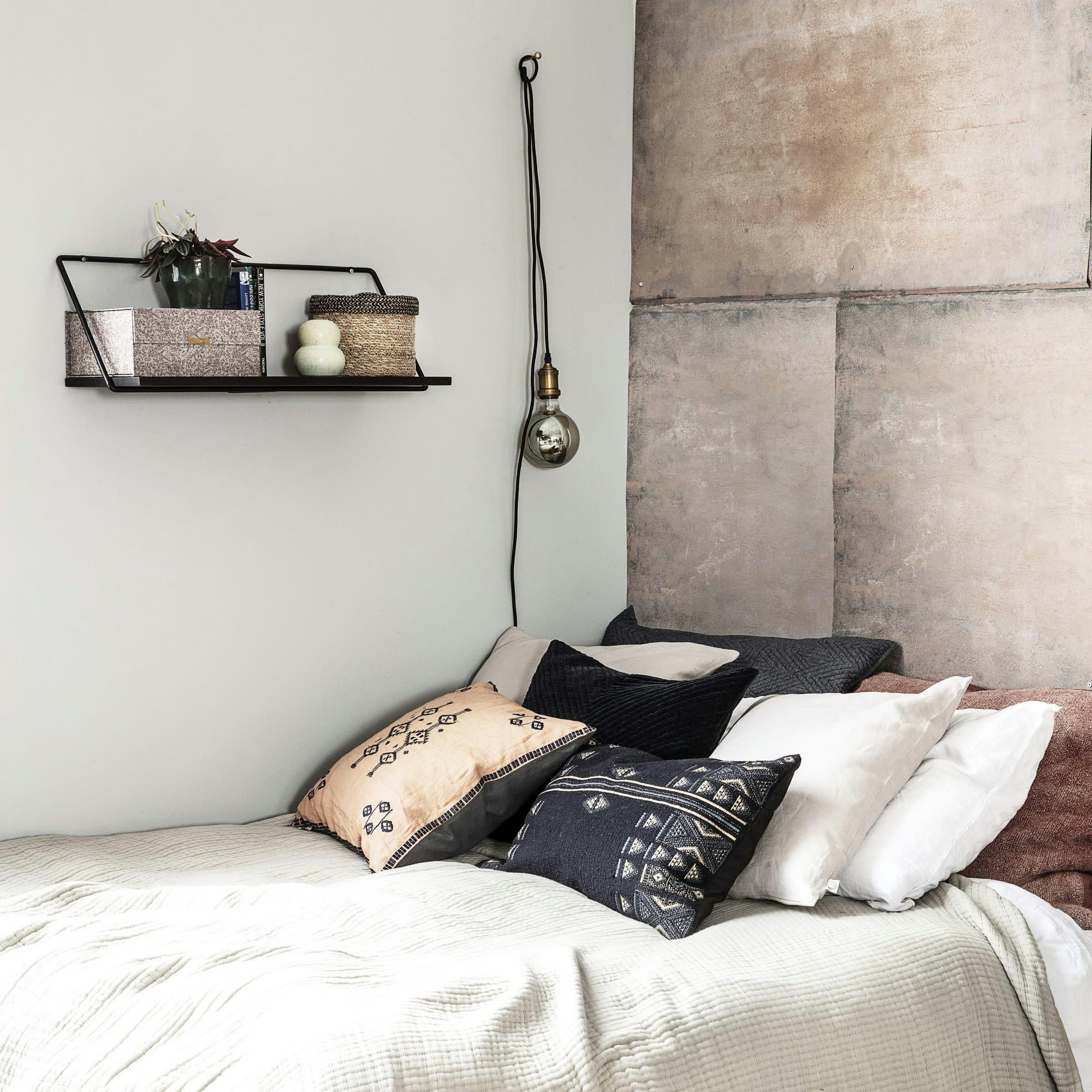 WIRED - Étagère murale en bois noir