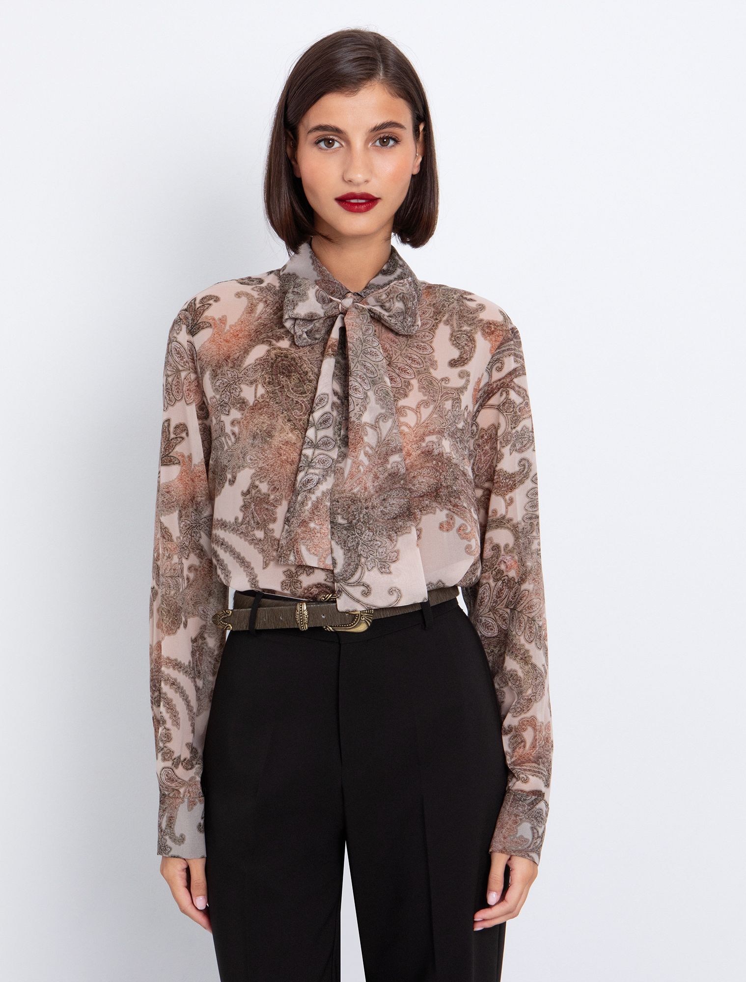 Eμπριμέ πουκαμίσα με κορδέλα