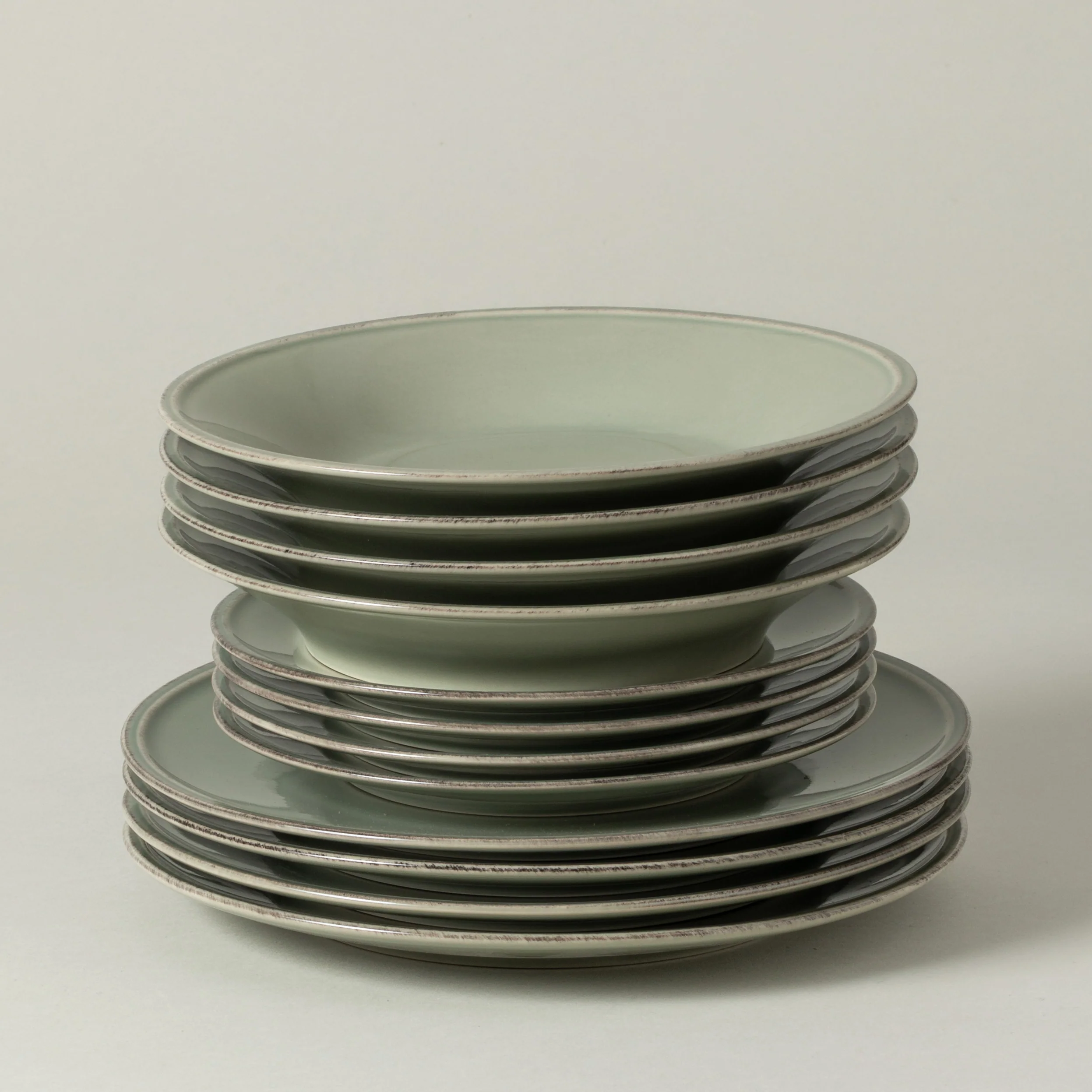 12-Piece Dinnerware Set with Soup/Pasta Plate Friso