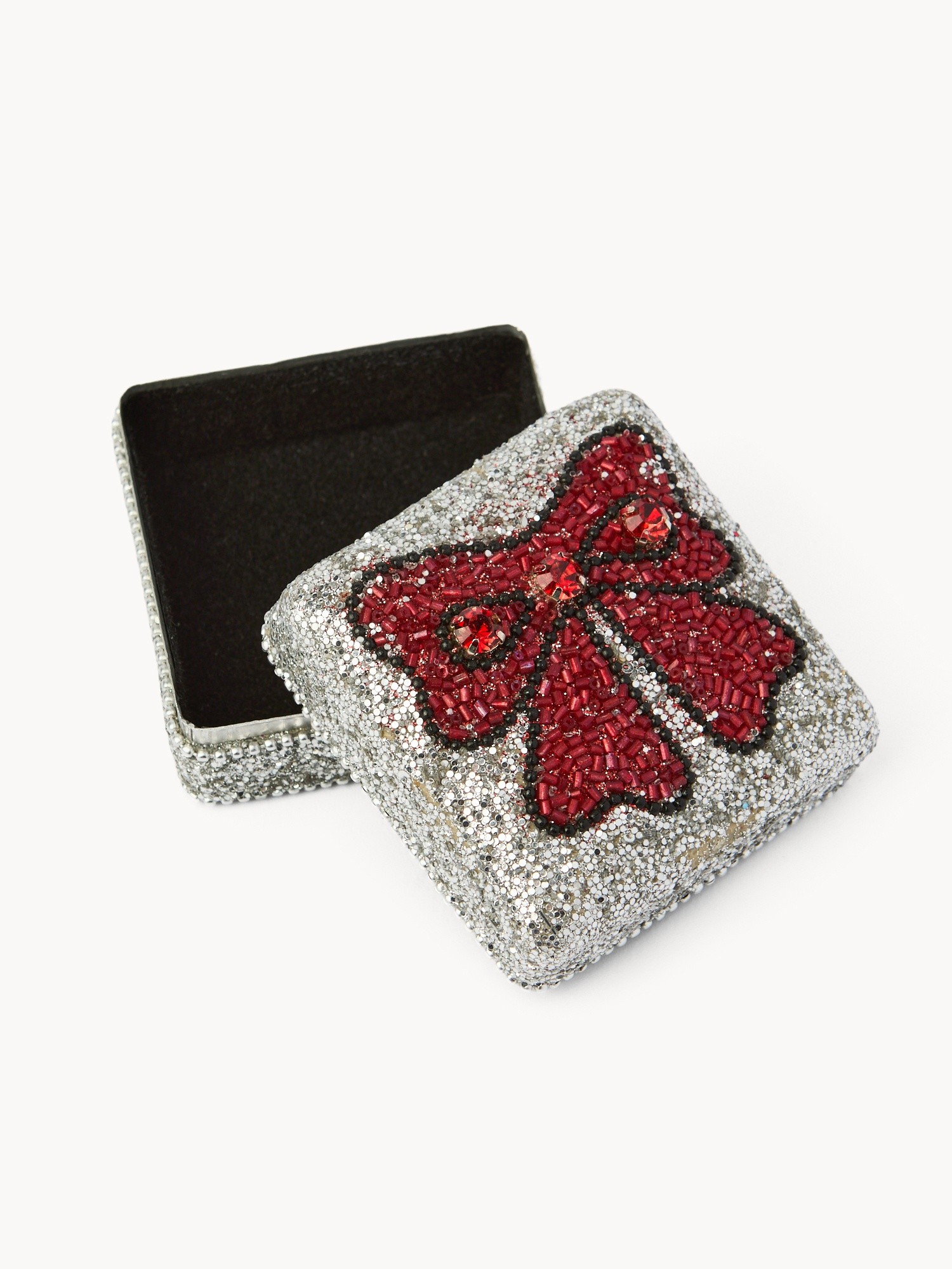 Box rivestito di perline