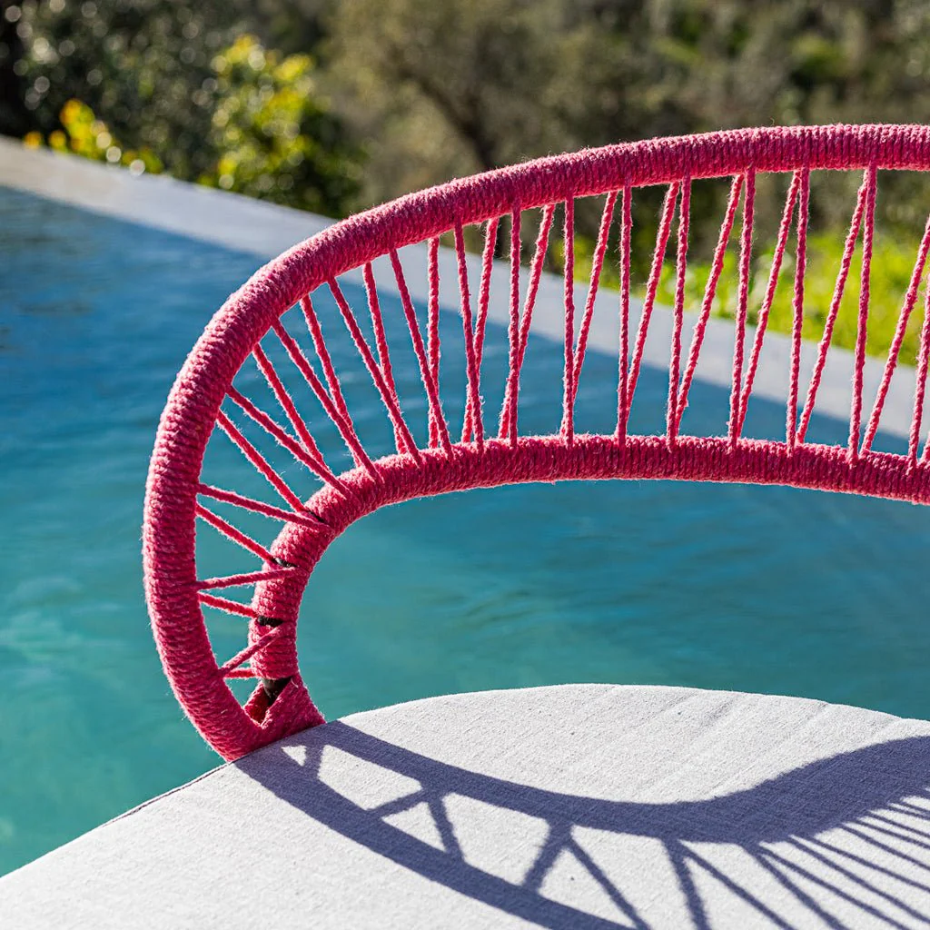 Cadeira de Metal e Corda Rosa com braços PANTAI