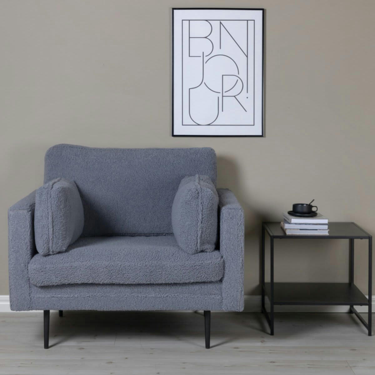 ROMEO - Fauteuil moderne en peluche avec pieds en métal gris foncé