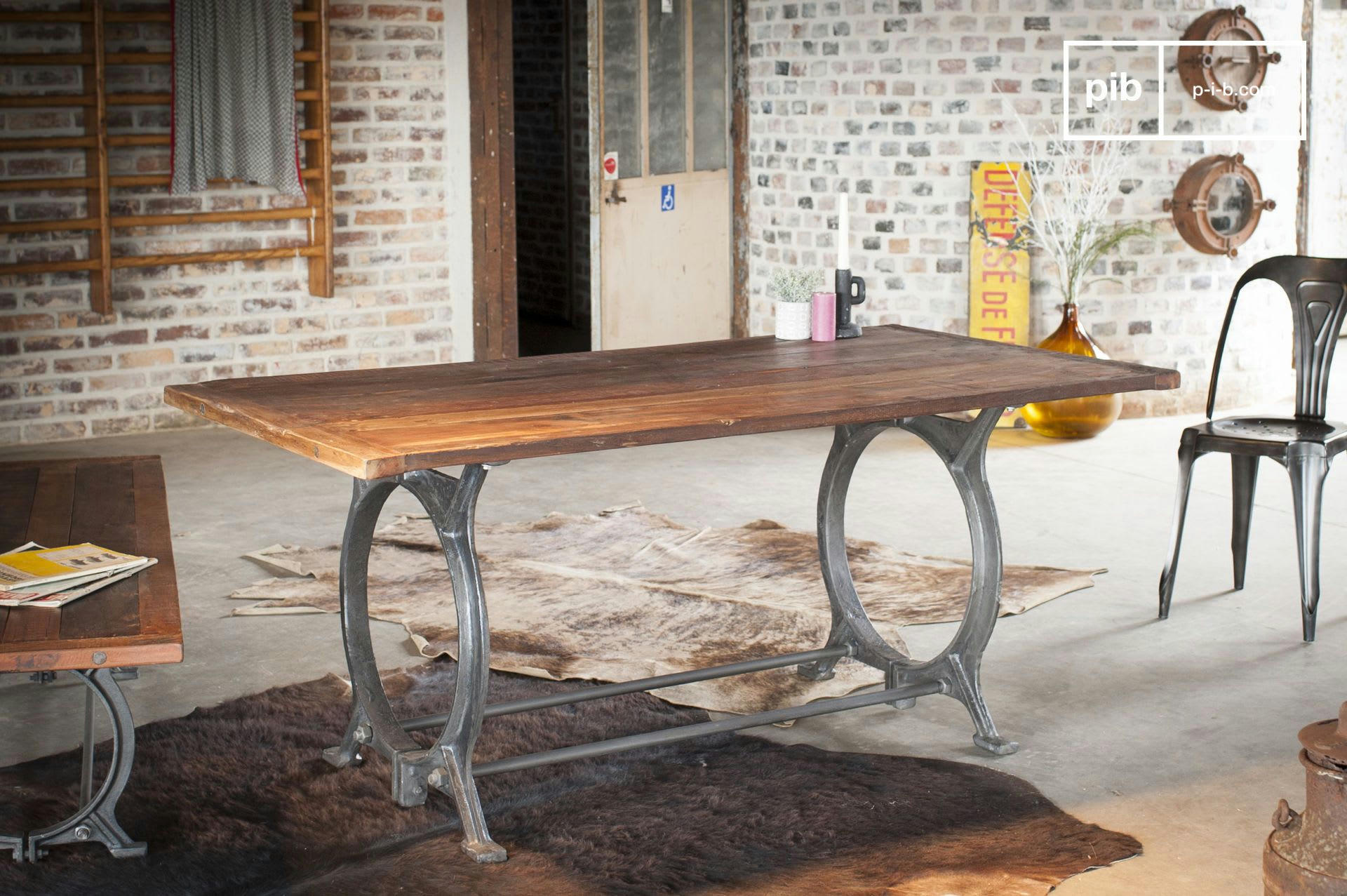 TONNEL - Table en teck ancien marron