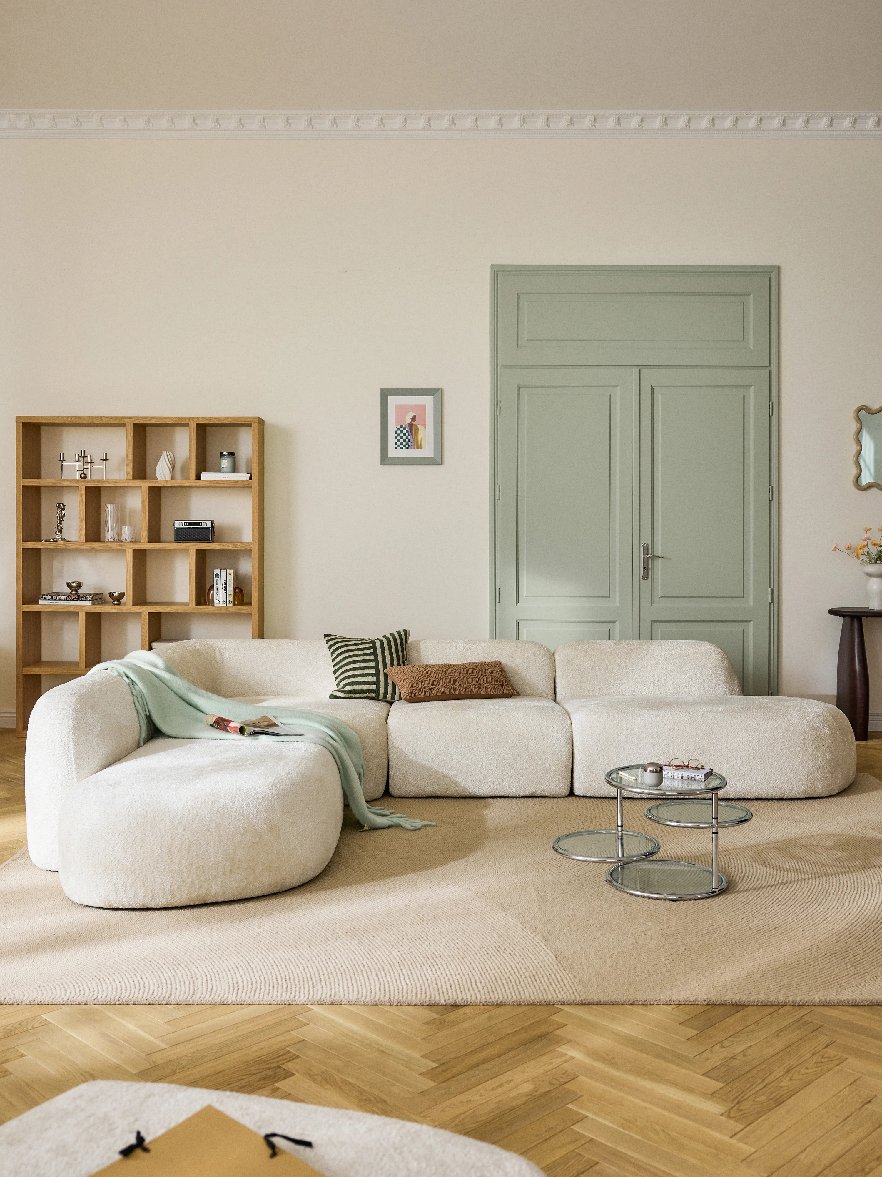 Modulares XL-Ecksofa Wolke (4-Sitzer) aus Teddy-Bouclé mit Chaiselongue-Enden