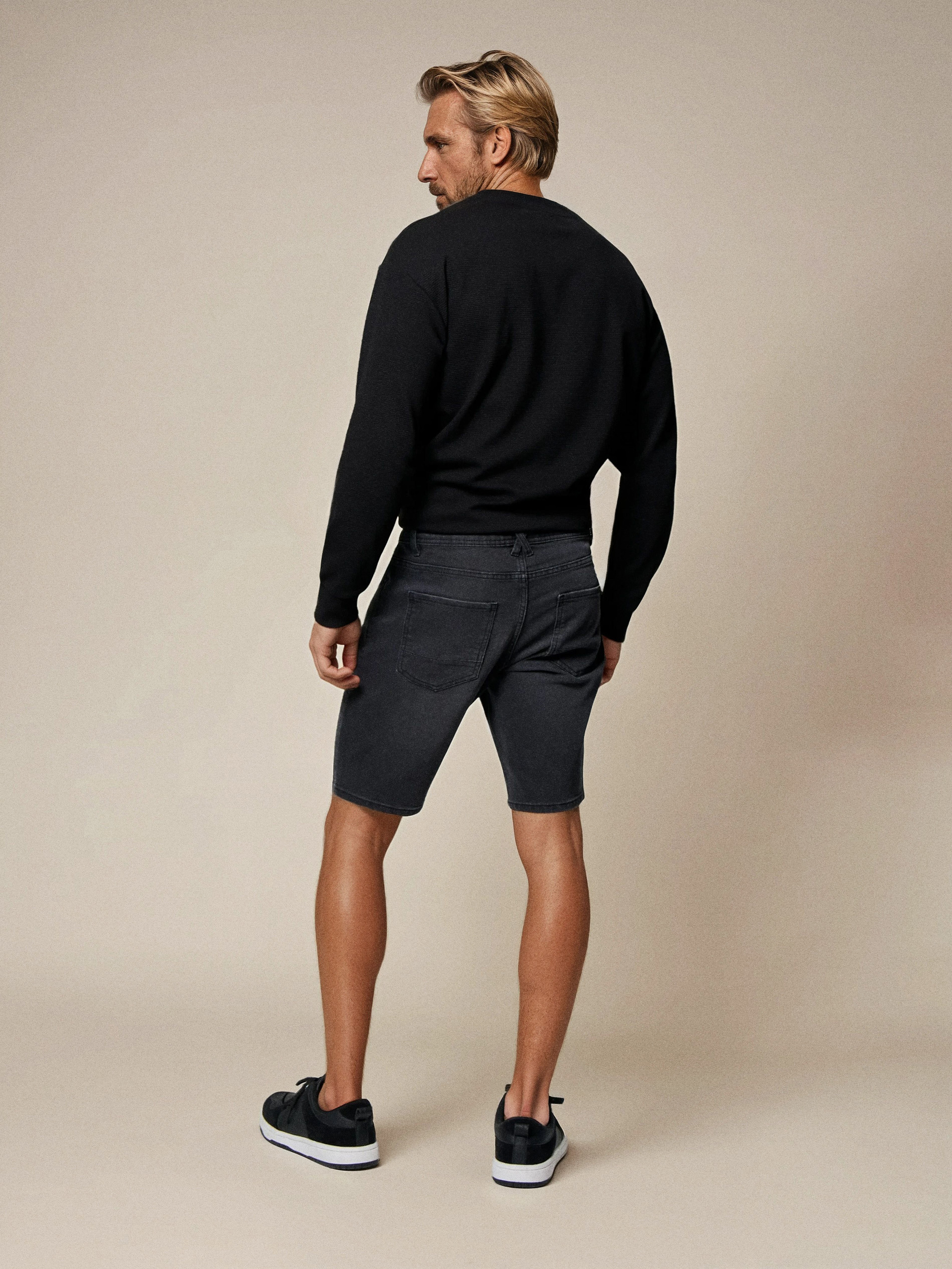 Jeansowe szorty slim fit z kieszeniami