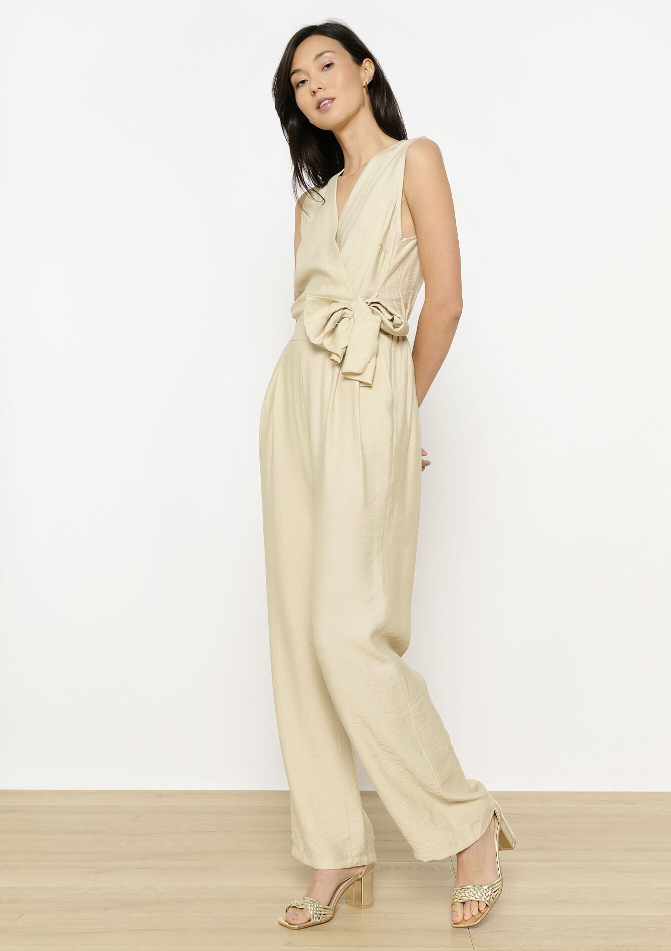 Mouwloze wikkel jumpsuit