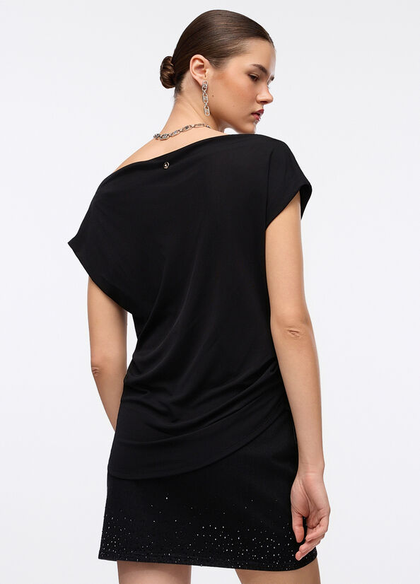 Top con scollo a barca