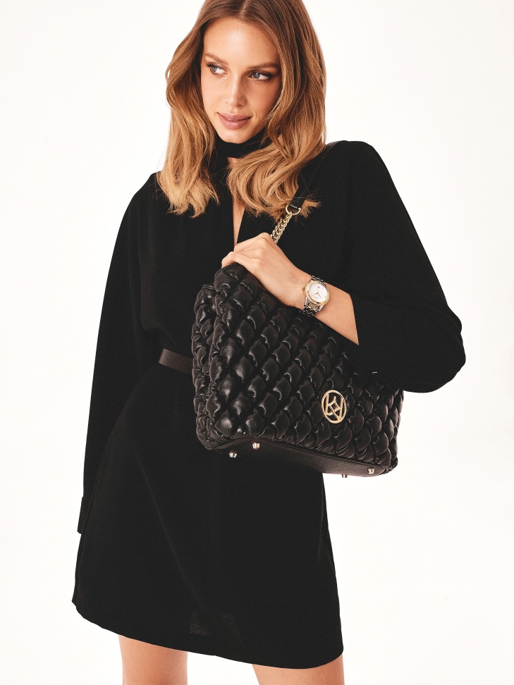 Black quilted pattern handbag with shoulder chains