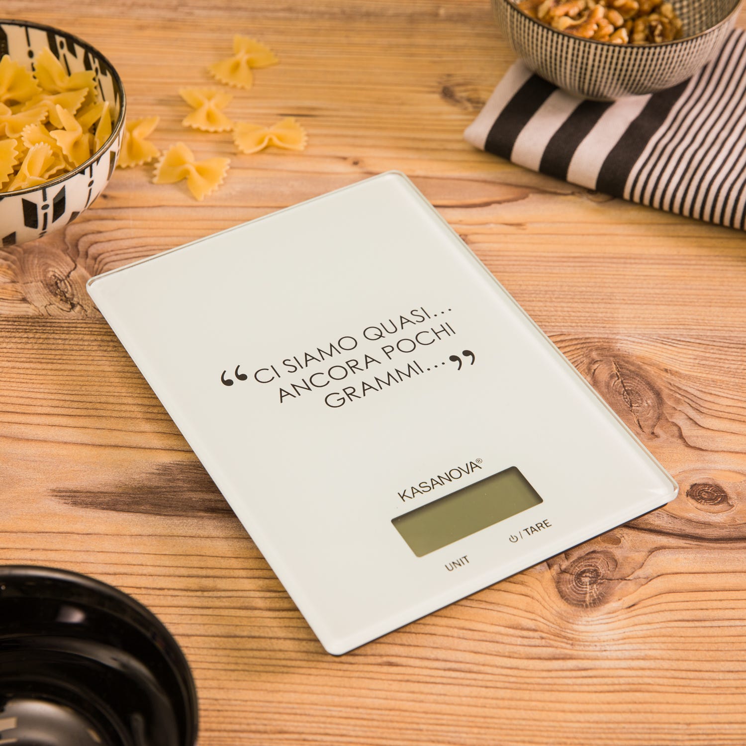Bilancia da cucina digitale bianca rettangolare con scritta