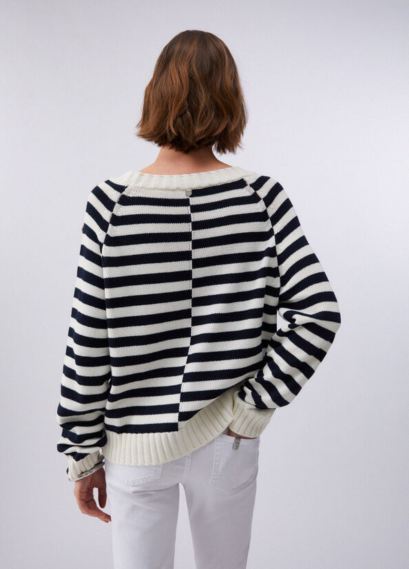 Maglia con ricami gioiello