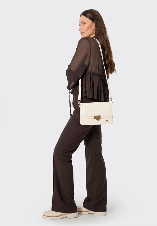 Skórzana torebka crossbody z łańcuszkiem kremowa