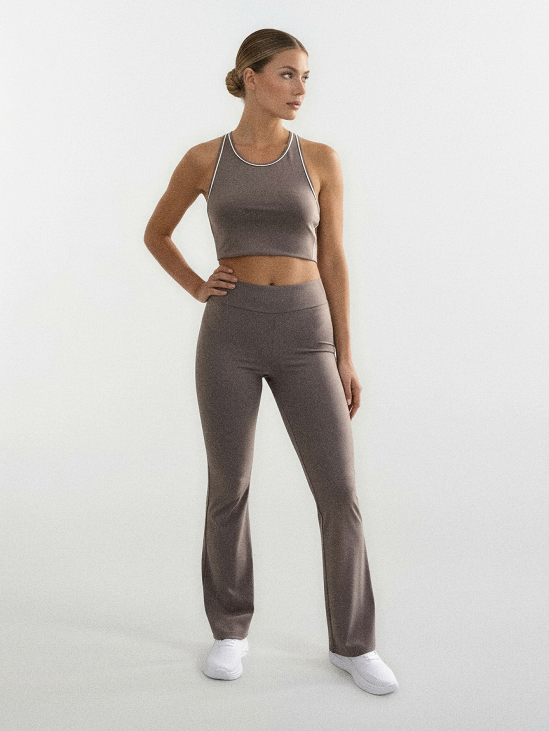 Sportowe legginsy flare