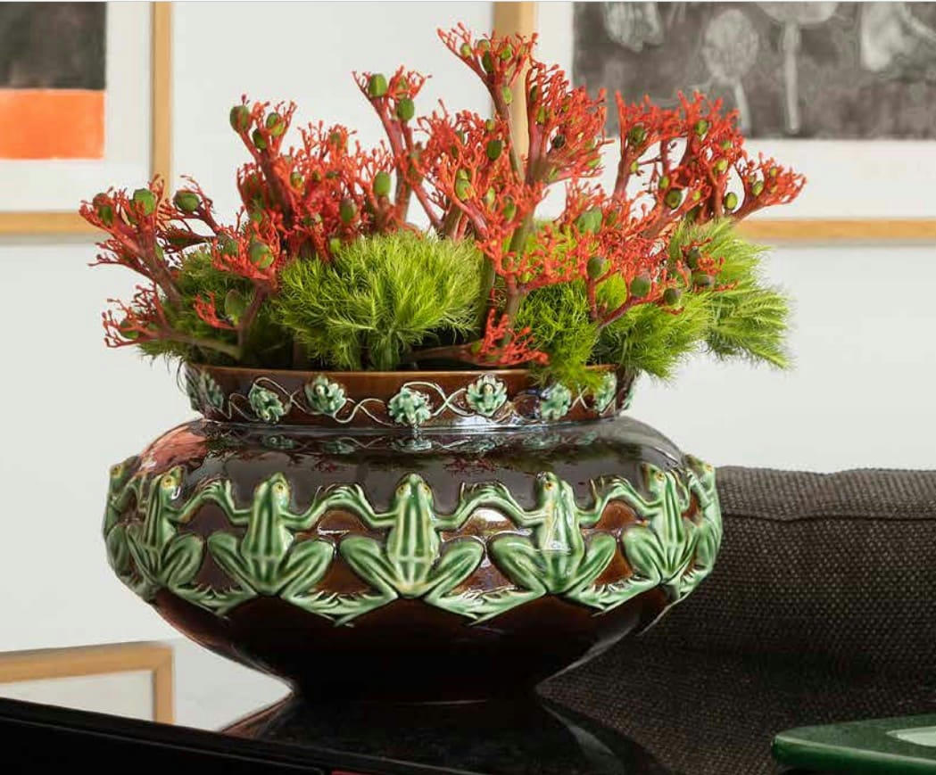 FROG - Vase barbotine en céramique aubergine