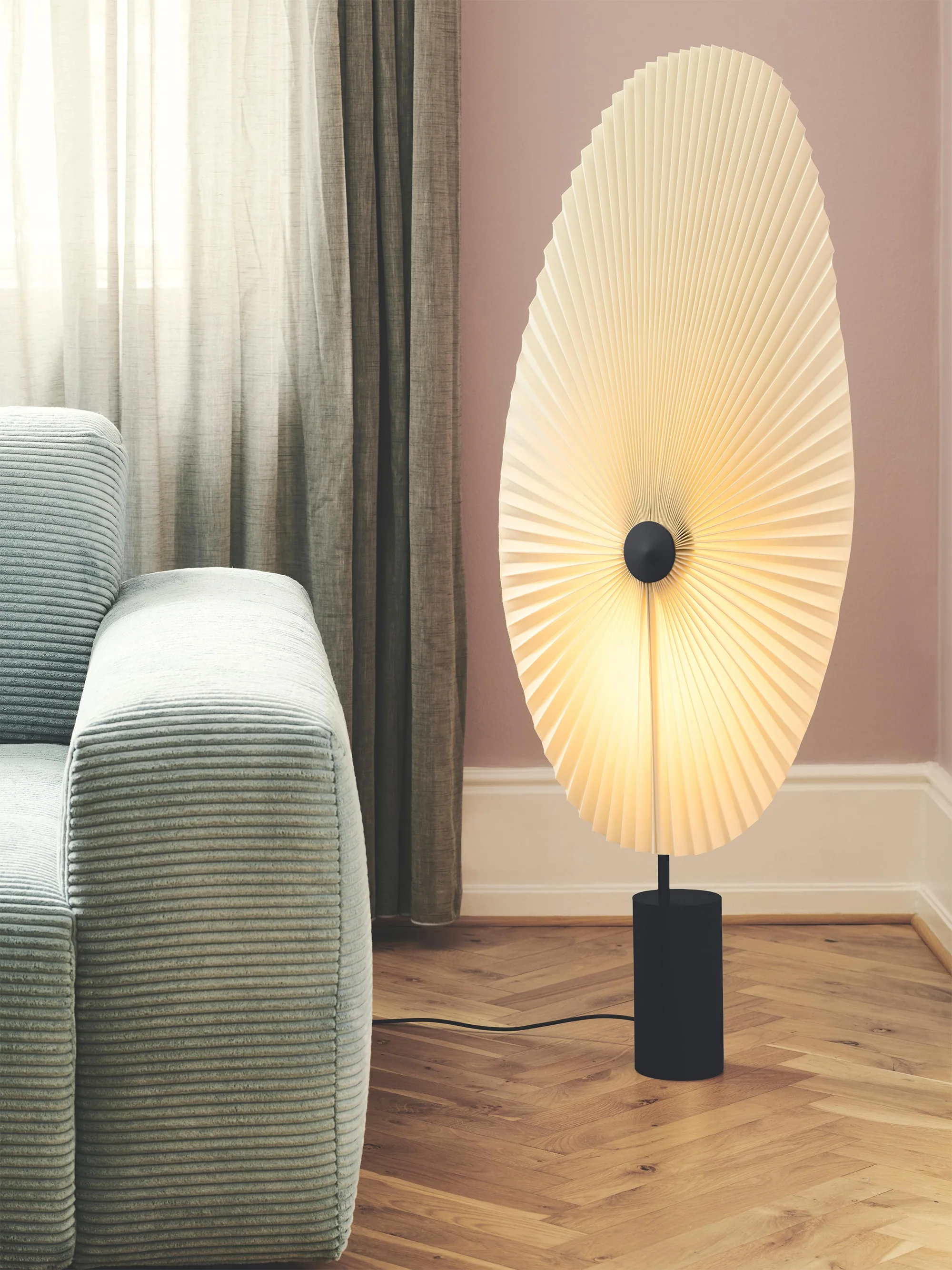 Kleine dimmbare LED-Stehlampe Liris