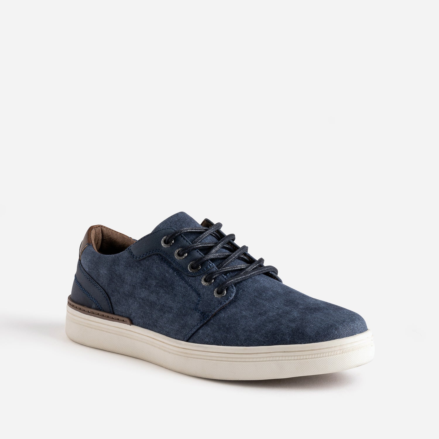 Tennis bleue en toile