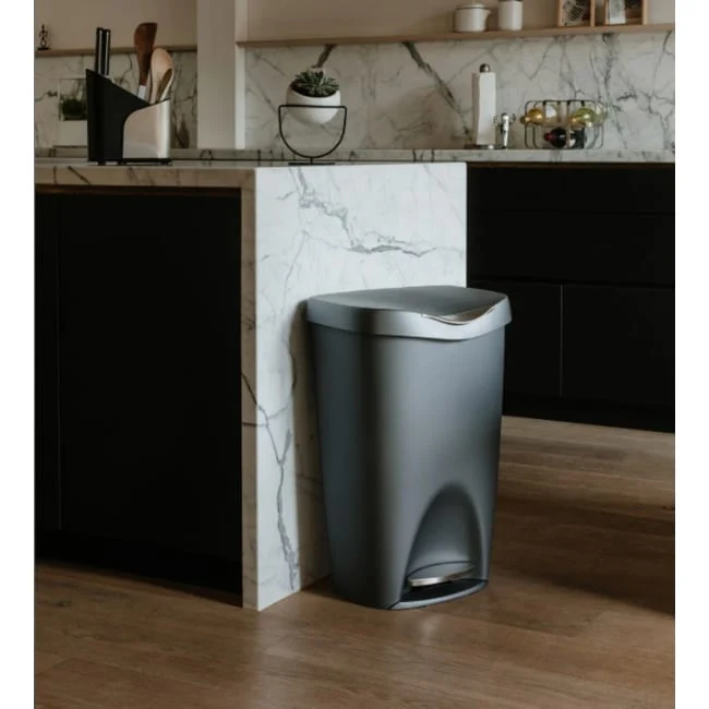Umbra Brim 13 Gallon Plastic Trash Can