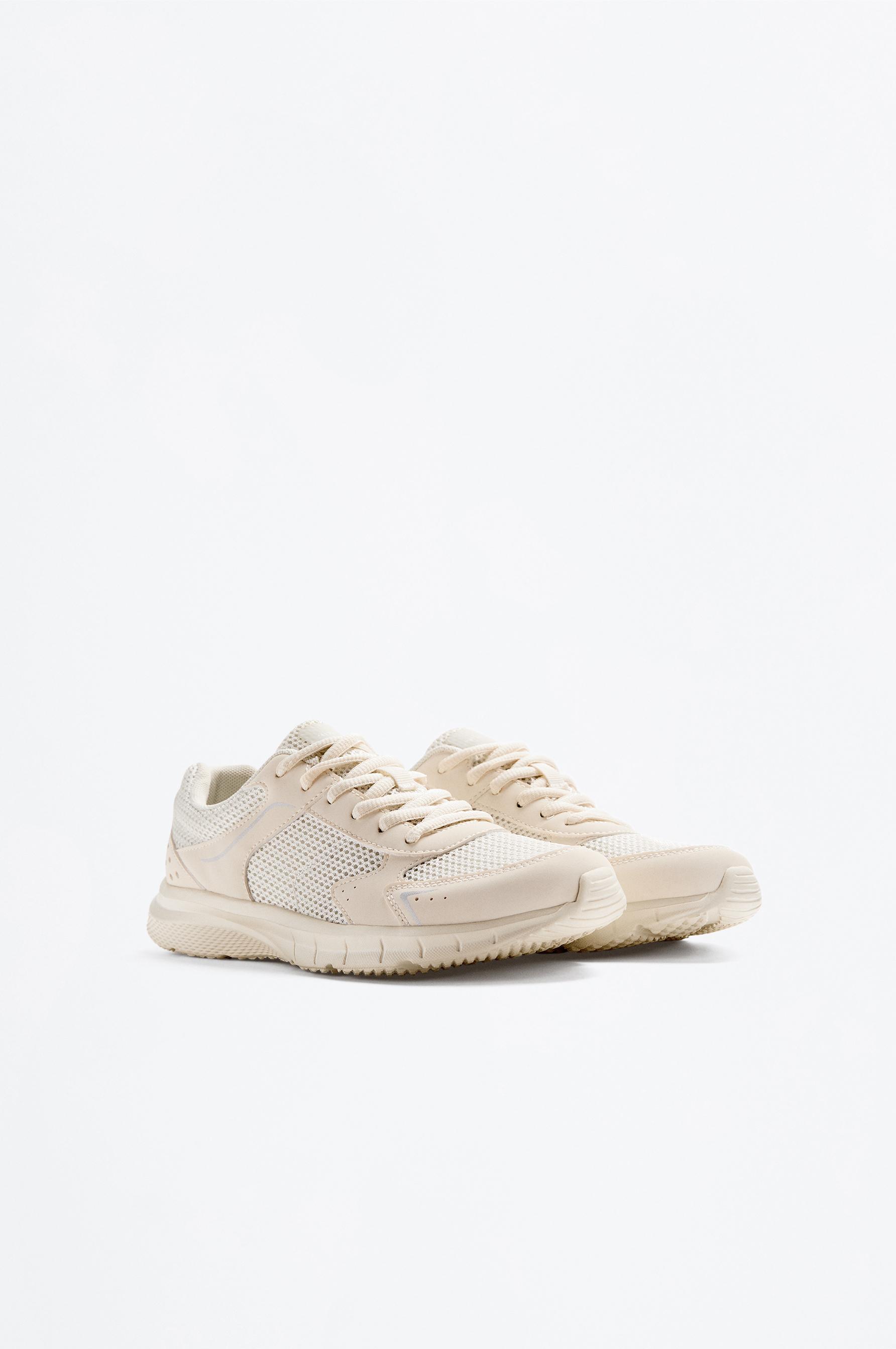 Zapatilla deportiva básica