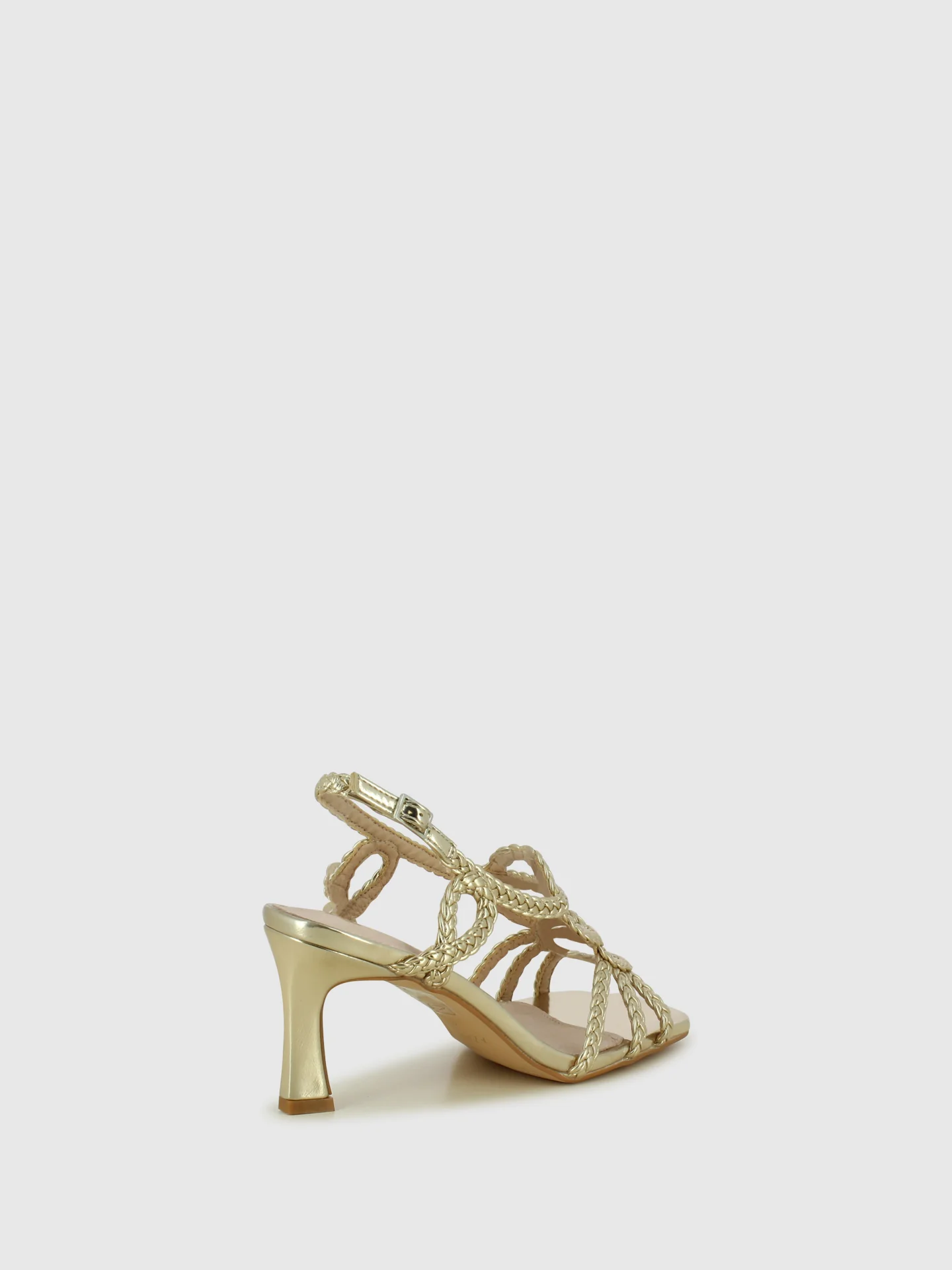 Sandálias com Fivela em Dourado