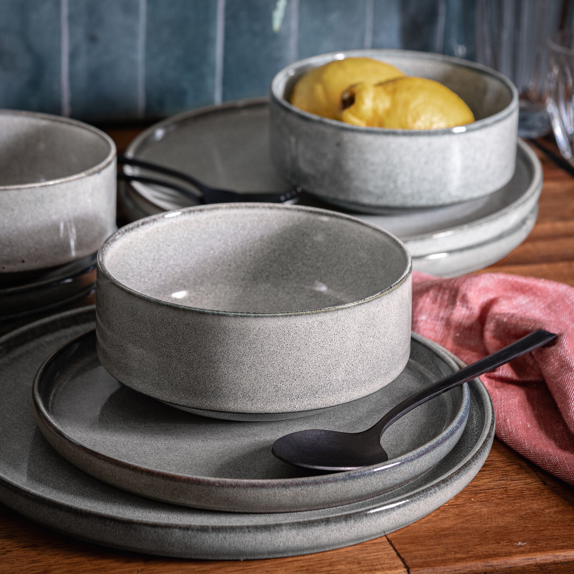 PIETRA - Assiette creuse en grès émail réactif D15,5cm - gris clair