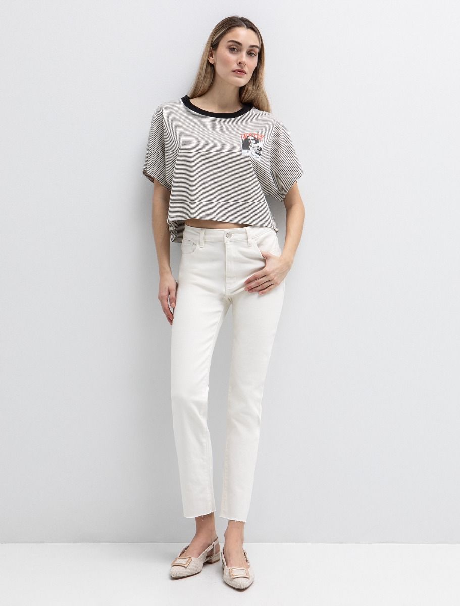 Ριγέ t-shirt με patch στάμπα